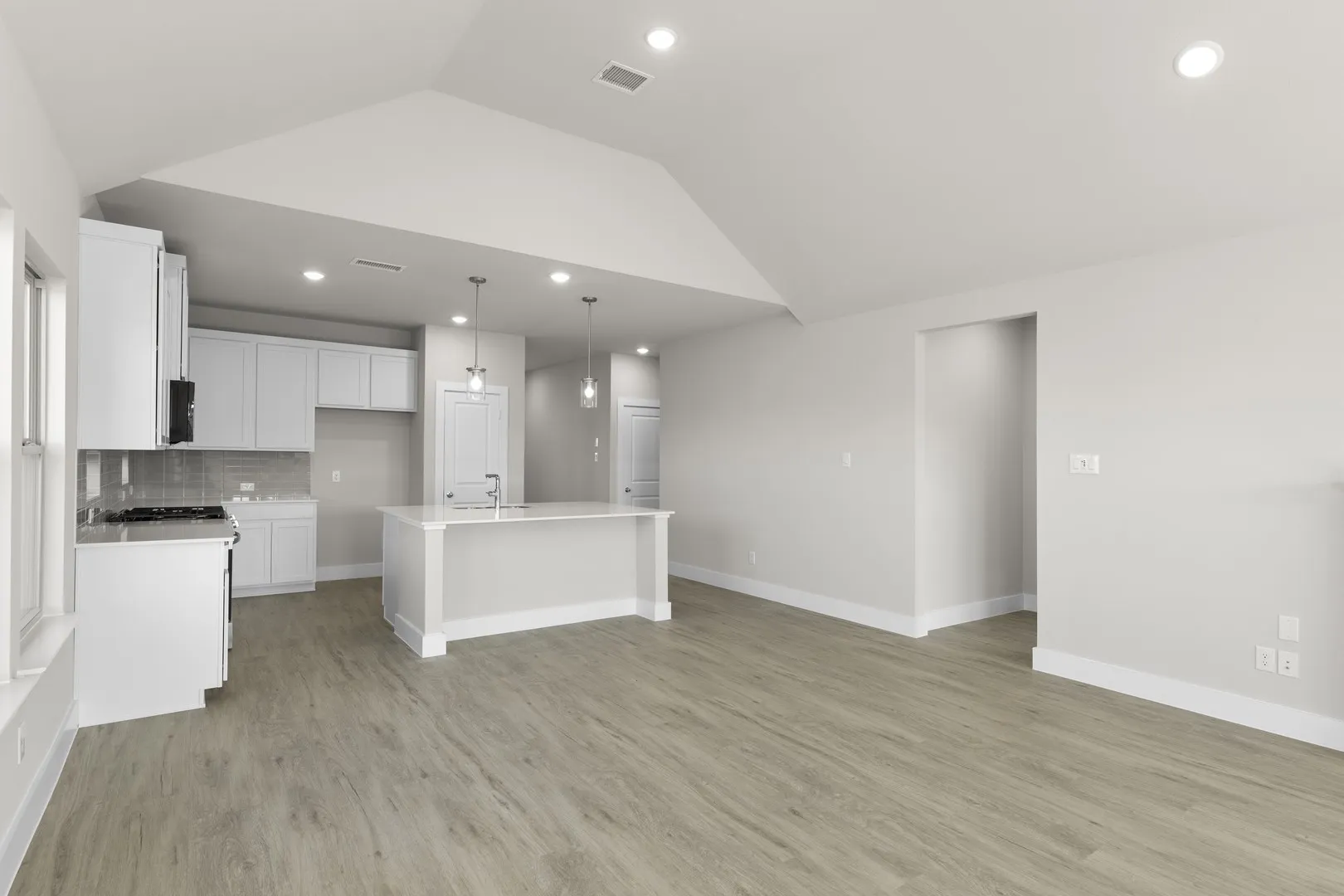 2359 Bell - Dining (2)