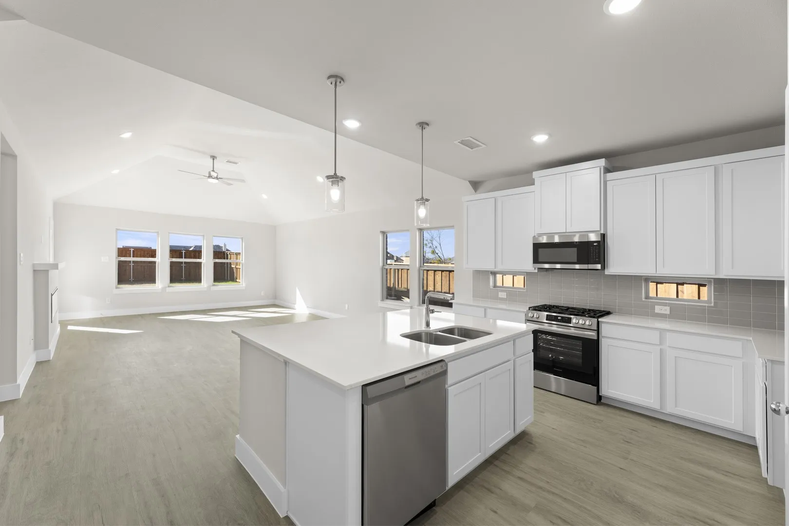 2359 Bell - Kitchen (4)