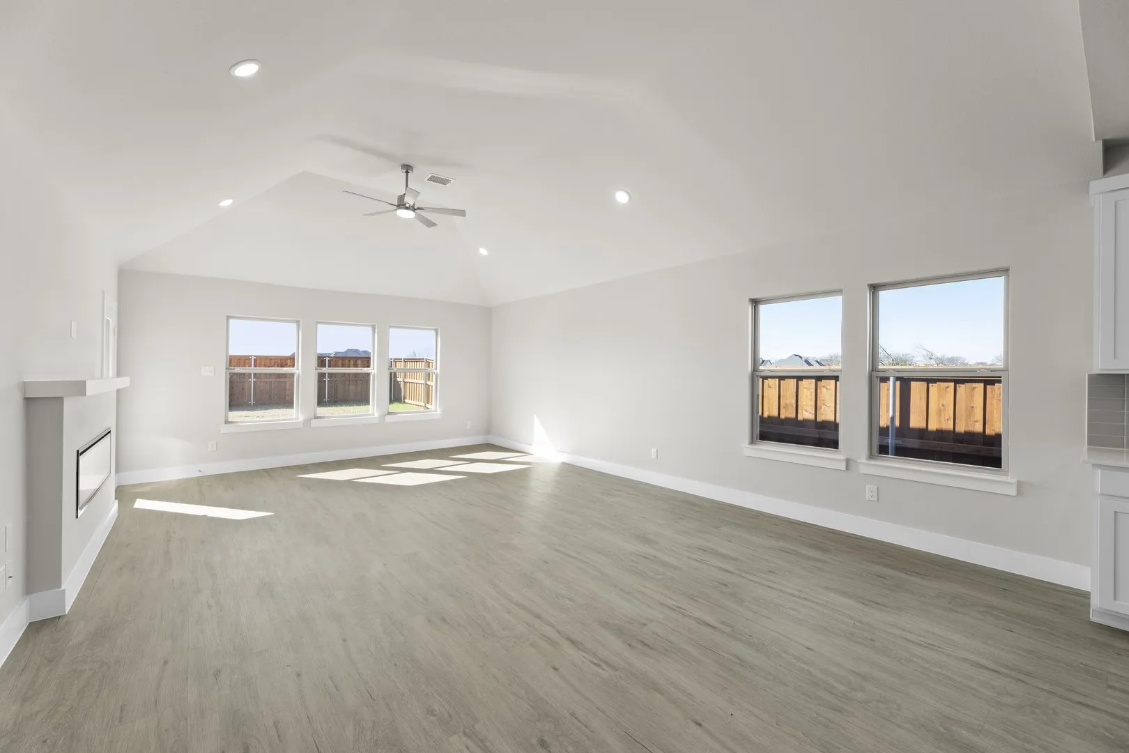 2359 Bell - Dining