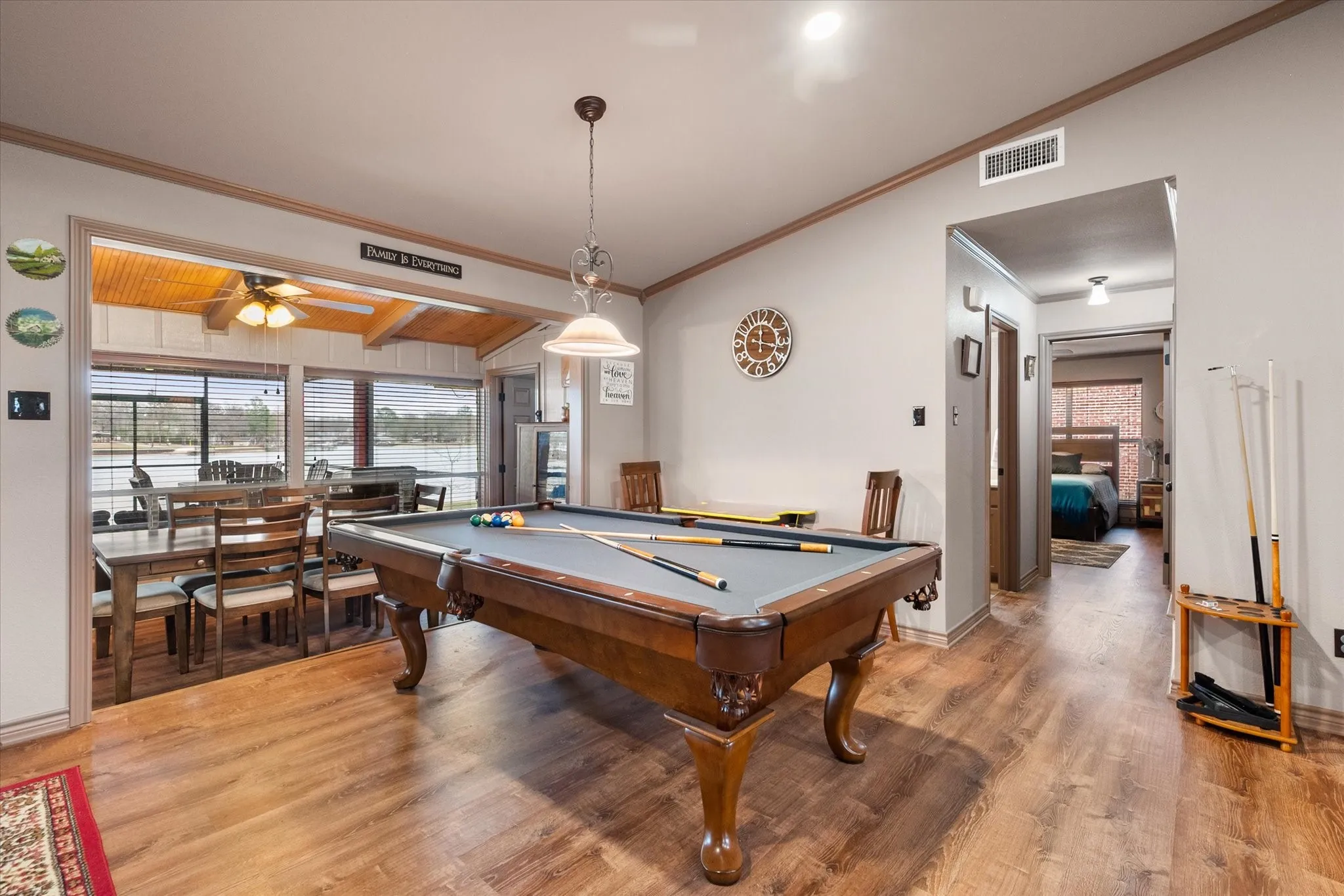 Single Family Residence For Sale in Henderson County , 110 Northwood Place, Enchanted Oaks, Texas 75156, 3 Bedroom, 2 Bathroom, 2 Garage spaces, 1,792 Sqft, built in 1972, Preowned, mls#21139421, Real Estate Agent in Enchanted Oaks, Homes For Sale in Henderson county, Homes For Sale in Enchanted Oaks, Realtor in Enchanted Oaks Texas, Real Estate Brokerage Independent Realty Texas, Luminita Cordes Realtor