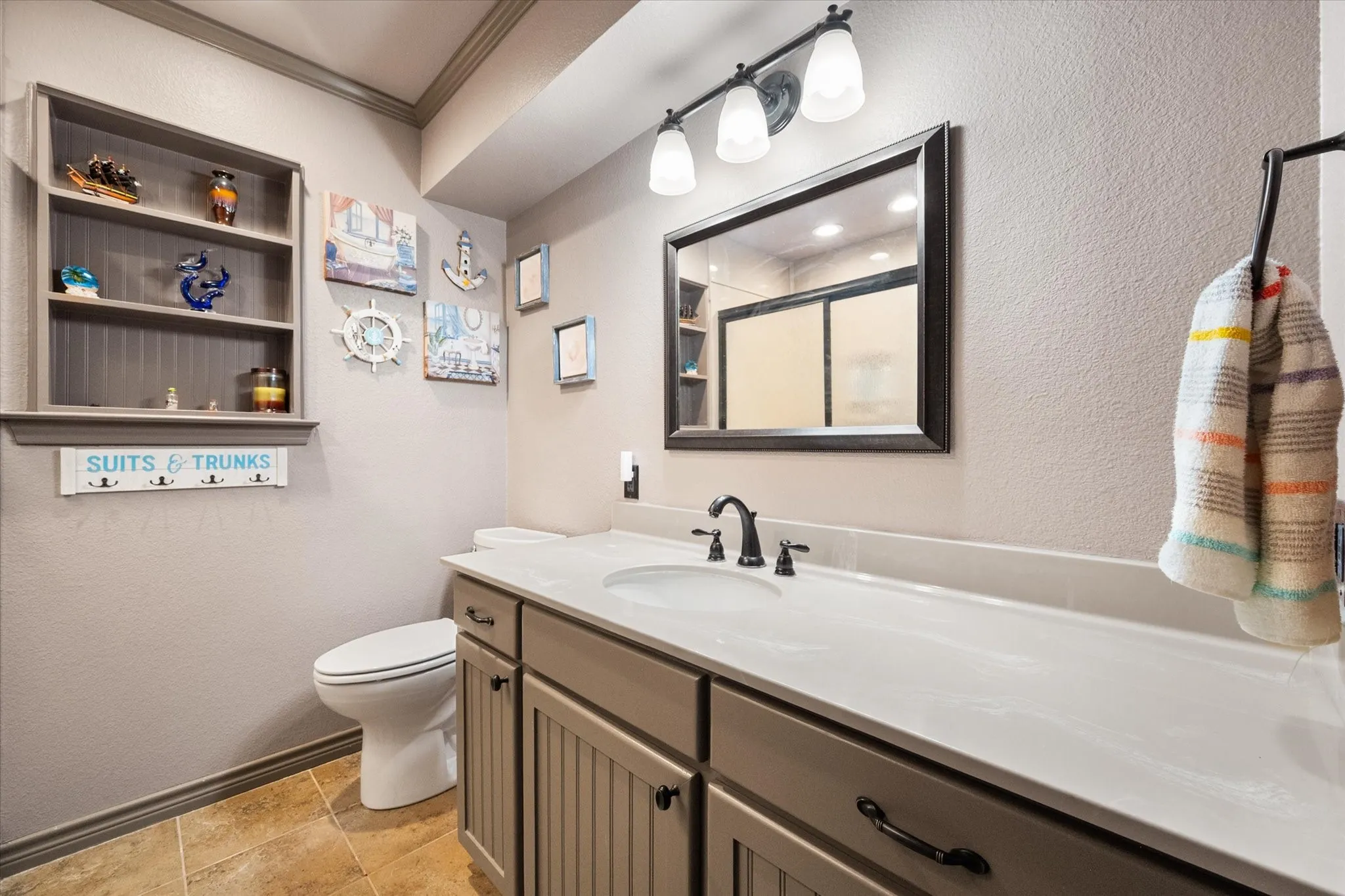 Single Family Residence For Sale in Henderson County , 110 Northwood Place, Enchanted Oaks, Texas 75156, 3 Bedroom, 2 Bathroom, 2 Garage spaces, 1,792 Sqft, built in 1972, Preowned, mls#21139421, Real Estate Agent in Enchanted Oaks, Homes For Sale in Henderson county, Homes For Sale in Enchanted Oaks, Realtor in Enchanted Oaks Texas, Real Estate Brokerage Independent Realty Texas, Luminita Cordes Realtor