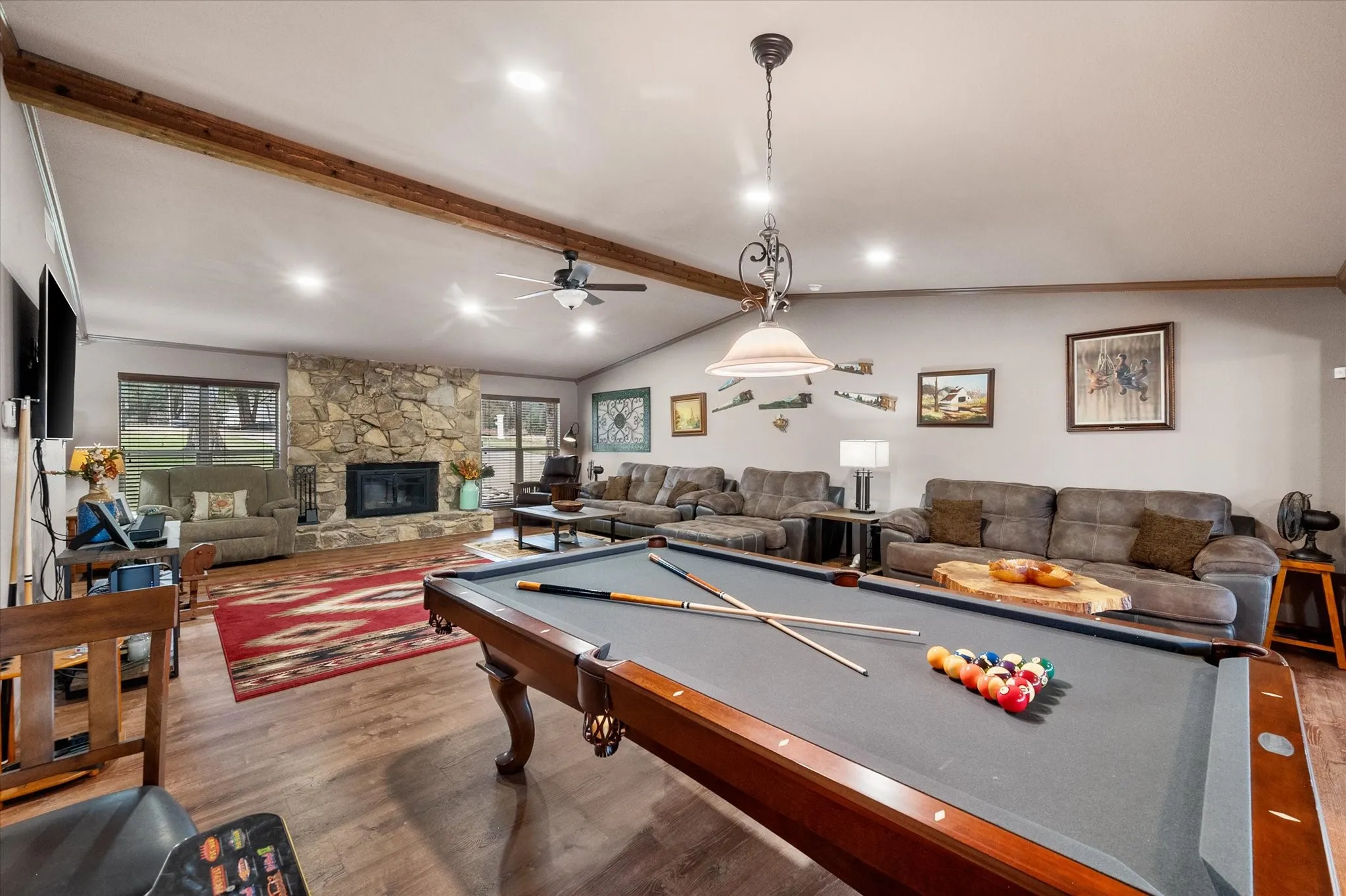 Single Family Residence For Sale in Henderson County , 110 Northwood Place, Enchanted Oaks, Texas 75156, 3 Bedroom, 2 Bathroom, 2 Garage spaces, 1,792 Sqft, built in 1972, Preowned, mls#21139421, Real Estate Agent in Enchanted Oaks, Homes For Sale in Henderson county, Homes For Sale in Enchanted Oaks, Realtor in Enchanted Oaks Texas, Real Estate Brokerage Independent Realty Texas, Luminita Cordes Realtor