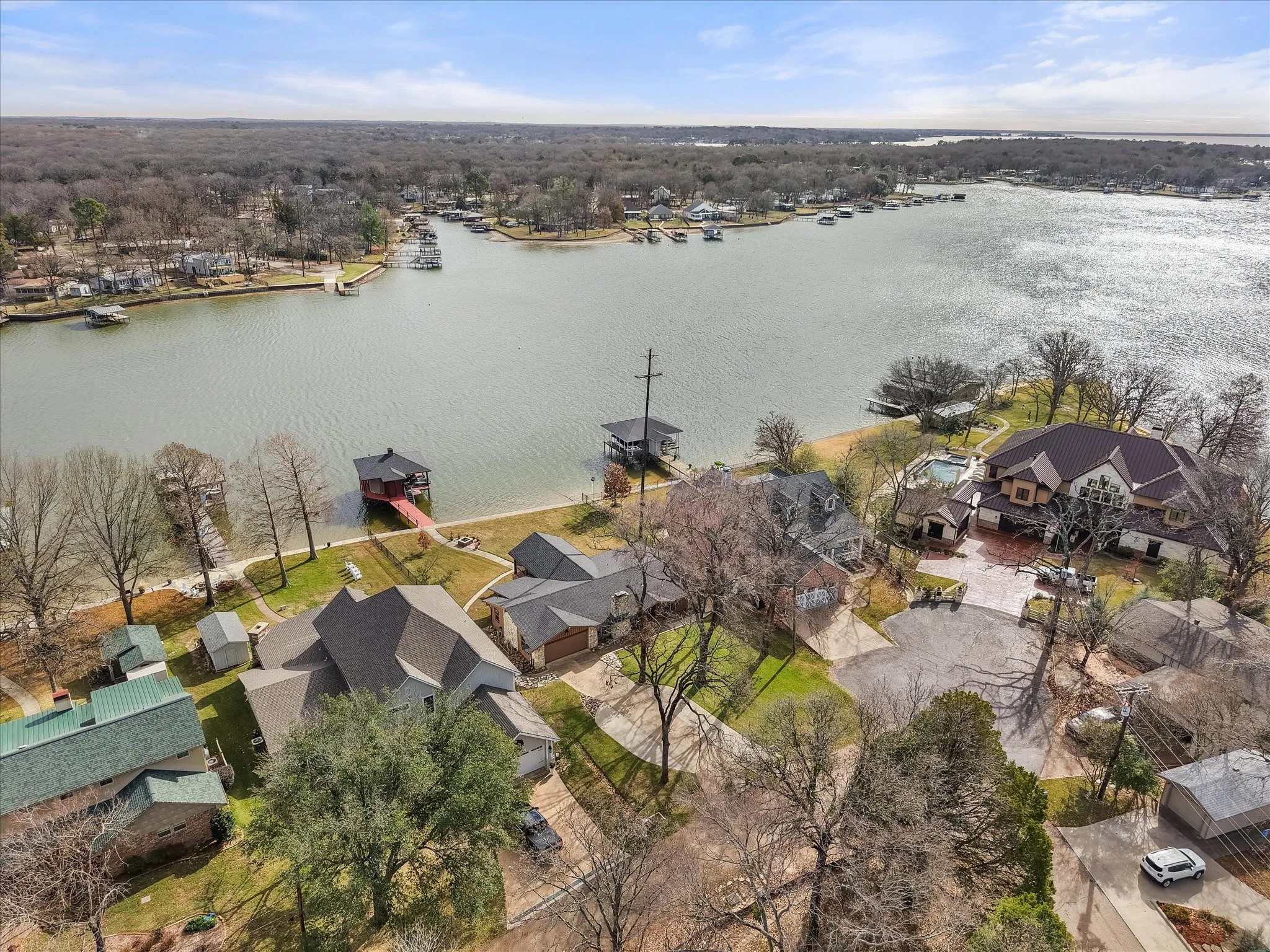Single Family Residence For Sale in Henderson County , 110 Northwood Place, Enchanted Oaks, Texas 75156, 3 Bedroom, 2 Bathroom, 2 Garage spaces, 1,792 Sqft, built in 1972, Preowned, mls#21139421, Real Estate Agent in Enchanted Oaks, Homes For Sale in Henderson county, Homes For Sale in Enchanted Oaks, Realtor in Enchanted Oaks Texas, Real Estate Brokerage Independent Realty Texas, Luminita Cordes Realtor