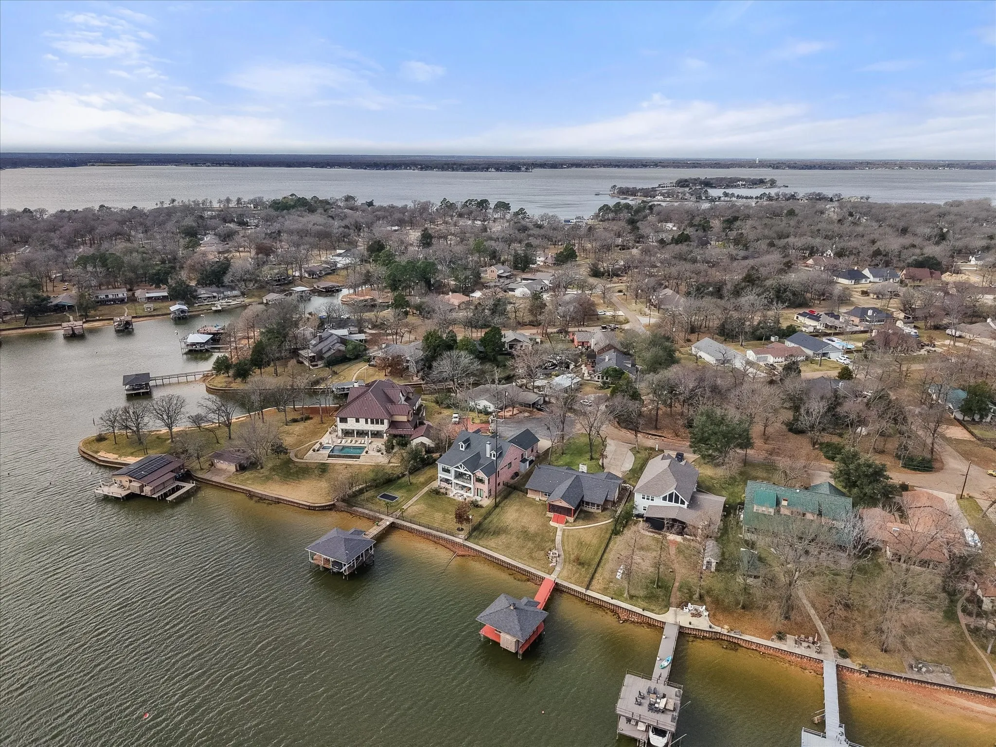 Single Family Residence For Sale in Henderson County , 110 Northwood Place, Enchanted Oaks, Texas 75156, 3 Bedroom, 2 Bathroom, 2 Garage spaces, 1,792 Sqft, built in 1972, Preowned, mls#21139421, Real Estate Agent in Enchanted Oaks, Homes For Sale in Henderson county, Homes For Sale in Enchanted Oaks, Realtor in Enchanted Oaks Texas, Real Estate Brokerage Independent Realty Texas, Luminita Cordes Realtor