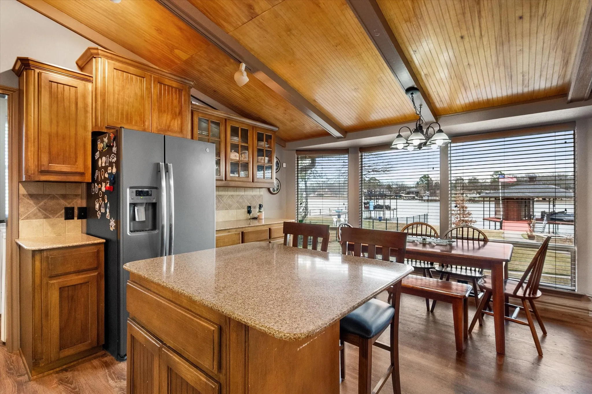 Single Family Residence For Sale in Henderson County , 110 Northwood Place, Enchanted Oaks, Texas 75156, 3 Bedroom, 2 Bathroom, 2 Garage spaces, 1,792 Sqft, built in 1972, Preowned, mls#21139421, Real Estate Agent in Enchanted Oaks, Homes For Sale in Henderson county, Homes For Sale in Enchanted Oaks, Realtor in Enchanted Oaks Texas, Real Estate Brokerage Independent Realty Texas, Luminita Cordes Realtor