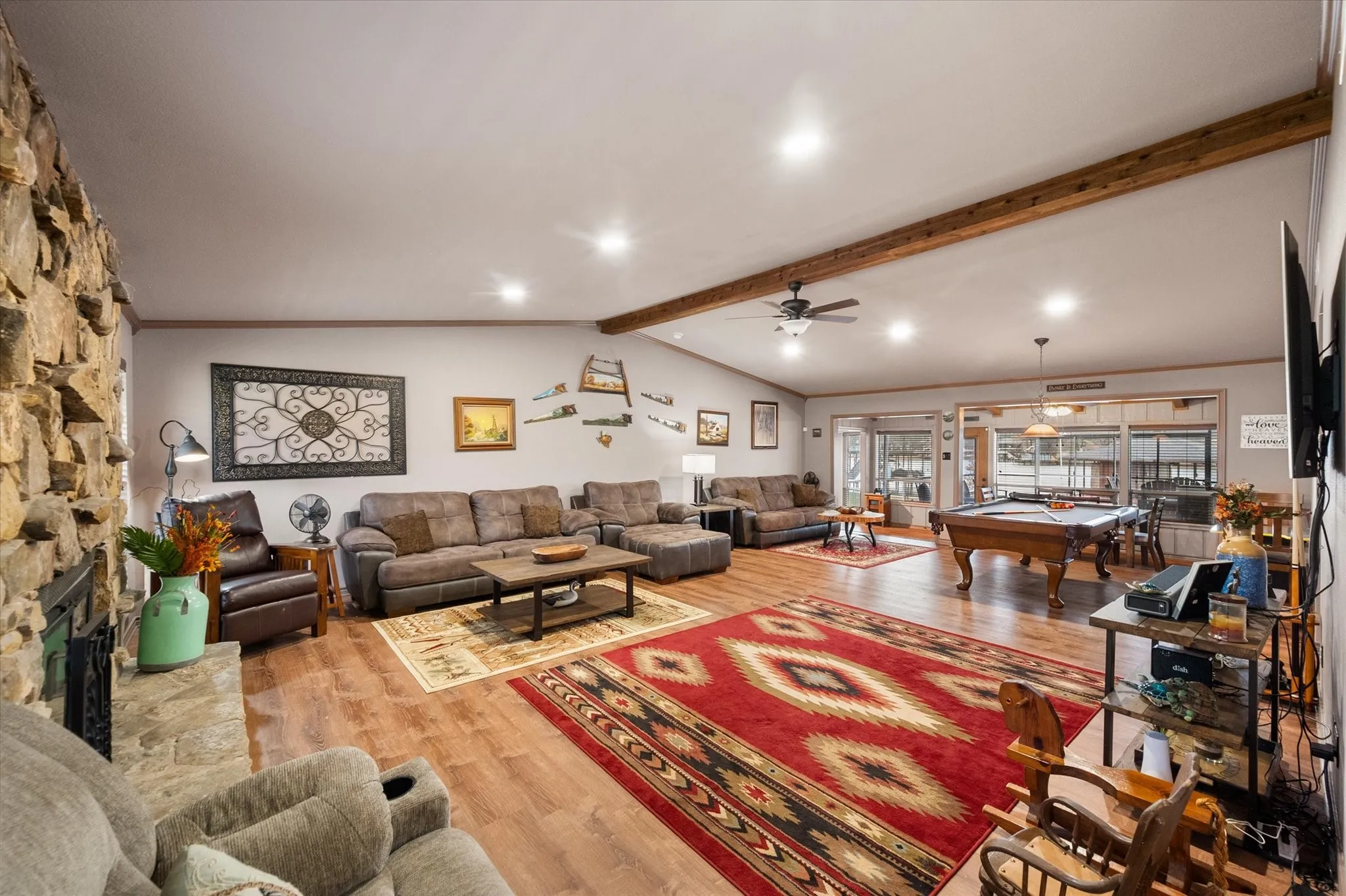 Single Family Residence For Sale in Henderson County , 110 Northwood Place, Enchanted Oaks, Texas 75156, 3 Bedroom, 2 Bathroom, 2 Garage spaces, 1,792 Sqft, built in 1972, Preowned, mls#21139421, Real Estate Agent in Enchanted Oaks, Homes For Sale in Henderson county, Homes For Sale in Enchanted Oaks, Realtor in Enchanted Oaks Texas, Real Estate Brokerage Independent Realty Texas, Luminita Cordes Realtor