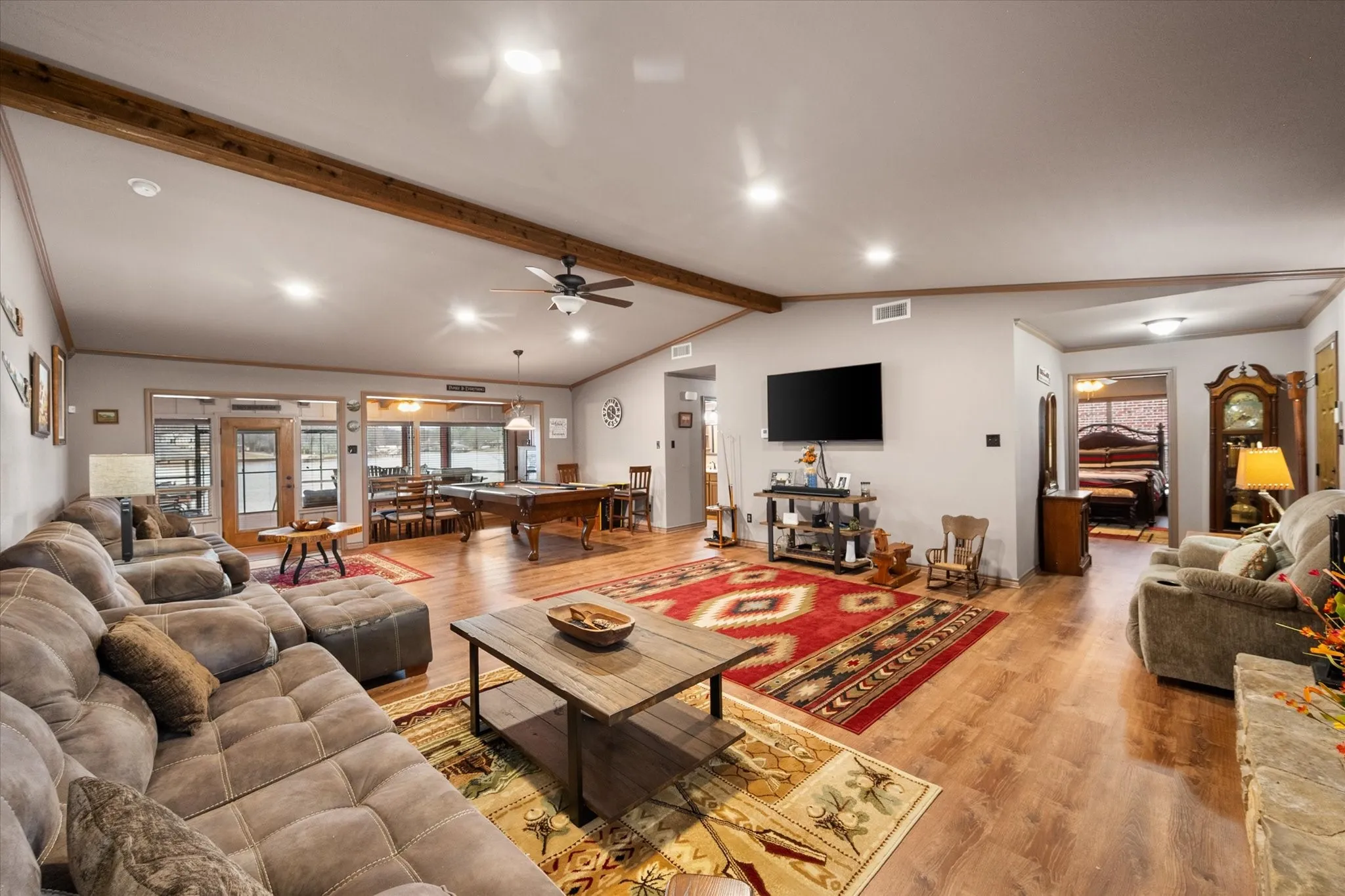 Single Family Residence For Sale in Henderson County , 110 Northwood Place, Enchanted Oaks, Texas 75156, 3 Bedroom, 2 Bathroom, 2 Garage spaces, 1,792 Sqft, built in 1972, Preowned, mls#21139421, Real Estate Agent in Enchanted Oaks, Homes For Sale in Henderson county, Homes For Sale in Enchanted Oaks, Realtor in Enchanted Oaks Texas, Real Estate Brokerage Independent Realty Texas, Luminita Cordes Realtor