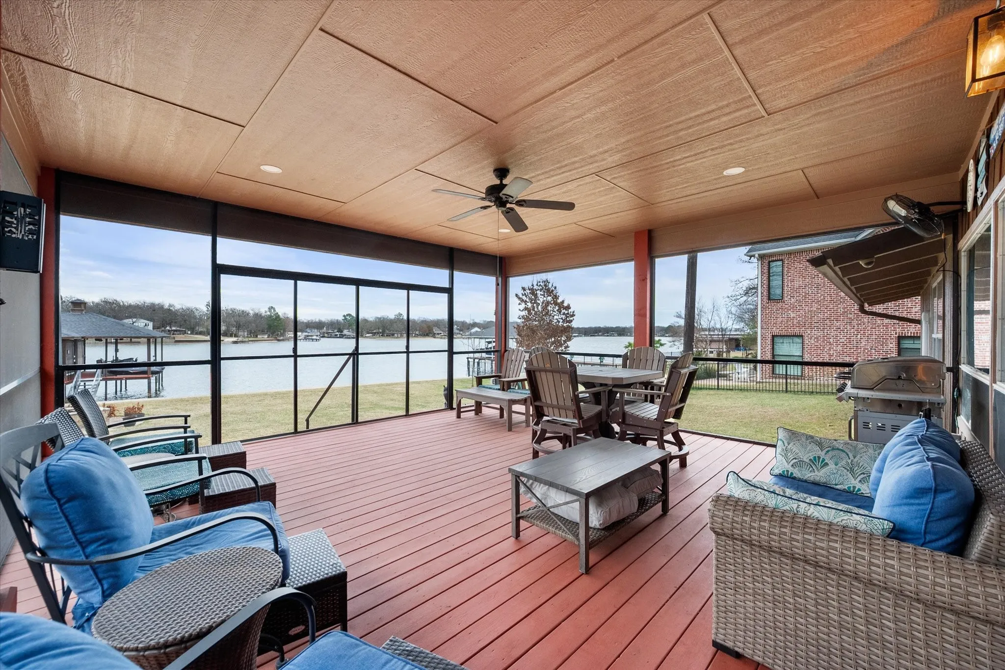 Single Family Residence For Sale in Henderson County , 110 Northwood Place, Enchanted Oaks, Texas 75156, 3 Bedroom, 2 Bathroom, 2 Garage spaces, 1,792 Sqft, built in 1972, Preowned, mls#21139421, Real Estate Agent in Enchanted Oaks, Homes For Sale in Henderson county, Homes For Sale in Enchanted Oaks, Realtor in Enchanted Oaks Texas, Real Estate Brokerage Independent Realty Texas, Luminita Cordes Realtor