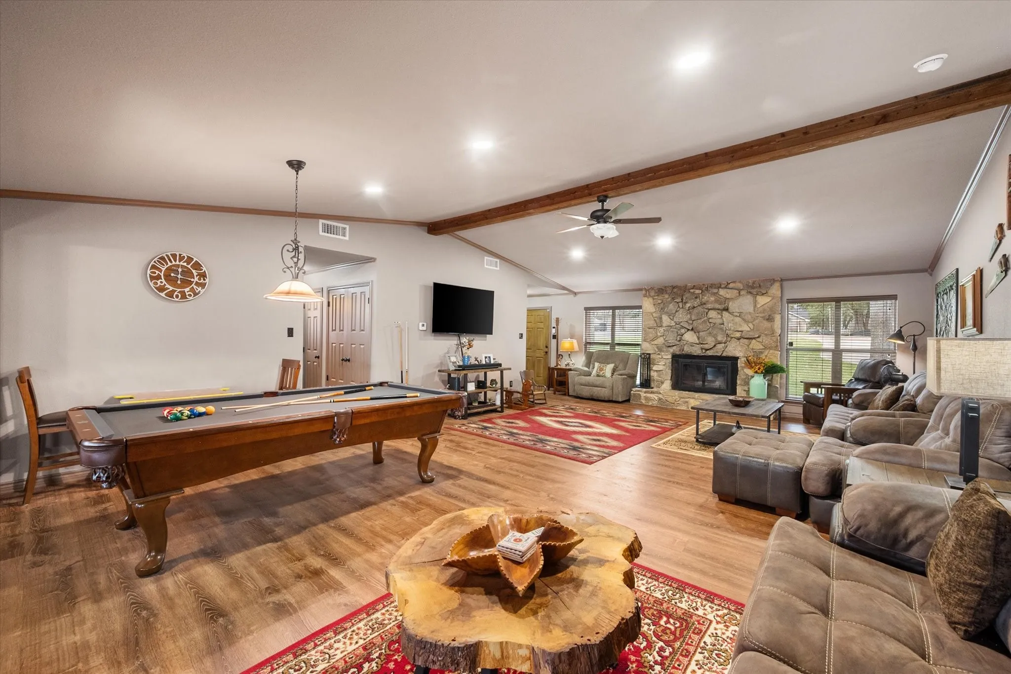 Single Family Residence For Sale in Henderson County , 110 Northwood Place, Enchanted Oaks, Texas 75156, 3 Bedroom, 2 Bathroom, 2 Garage spaces, 1,792 Sqft, built in 1972, Preowned, mls#21139421, Real Estate Agent in Enchanted Oaks, Homes For Sale in Henderson county, Homes For Sale in Enchanted Oaks, Realtor in Enchanted Oaks Texas, Real Estate Brokerage Independent Realty Texas, Luminita Cordes Realtor