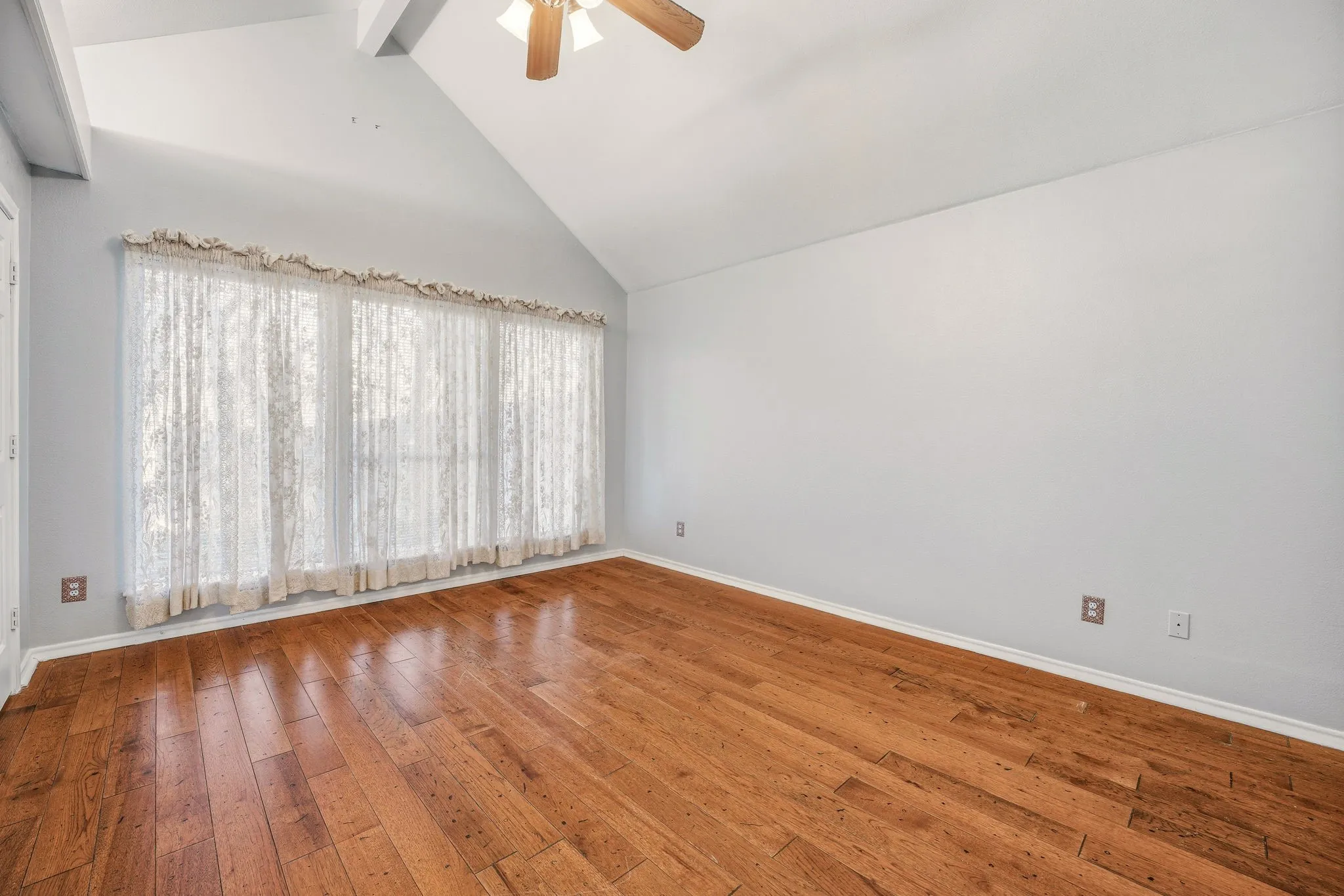 Single Family Residence For Sale in Erath County , 107 Sandra Palmer Street, Stephenville, Texas 76401, 4 Bedroom, 3 Bathroom, Garage spaces, 3,078 Sqft, built in 1993, Preowned, mls#21141420, Real Estate Agent in Stephenville, Homes For Sale in Erath county, Homes For Sale in Stephenville, Realtor in Stephenville Texas, Real Estate Brokerage Independent Realty Texas, Luminita Cordes Realtor
