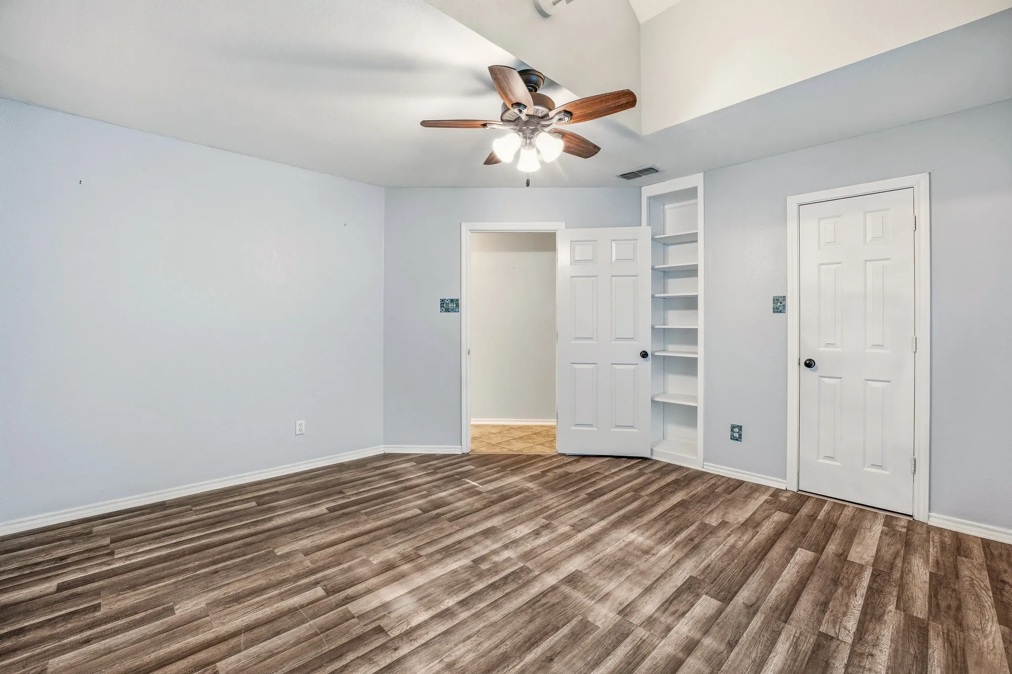 Single Family Residence For Sale in Erath County , 107 Sandra Palmer Street, Stephenville, Texas 76401, 4 Bedroom, 3 Bathroom, Garage spaces, 3,078 Sqft, built in 1993, Preowned, mls#21141420, Real Estate Agent in Stephenville, Homes For Sale in Erath county, Homes For Sale in Stephenville, Realtor in Stephenville Texas, Real Estate Brokerage Independent Realty Texas, Luminita Cordes Realtor