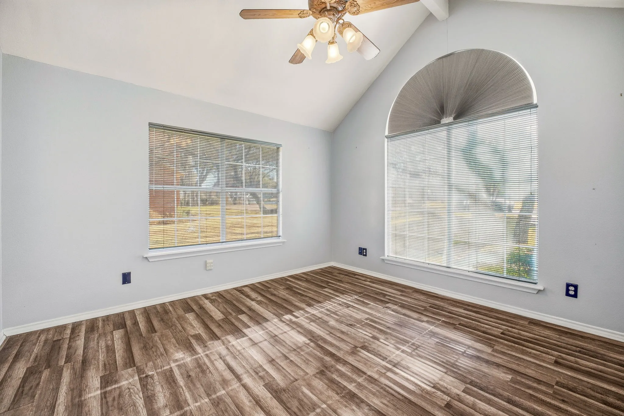 Single Family Residence For Sale in Erath County , 107 Sandra Palmer Street, Stephenville, Texas 76401, 4 Bedroom, 3 Bathroom, Garage spaces, 3,078 Sqft, built in 1993, Preowned, mls#21141420, Real Estate Agent in Stephenville, Homes For Sale in Erath county, Homes For Sale in Stephenville, Realtor in Stephenville Texas, Real Estate Brokerage Independent Realty Texas, Luminita Cordes Realtor