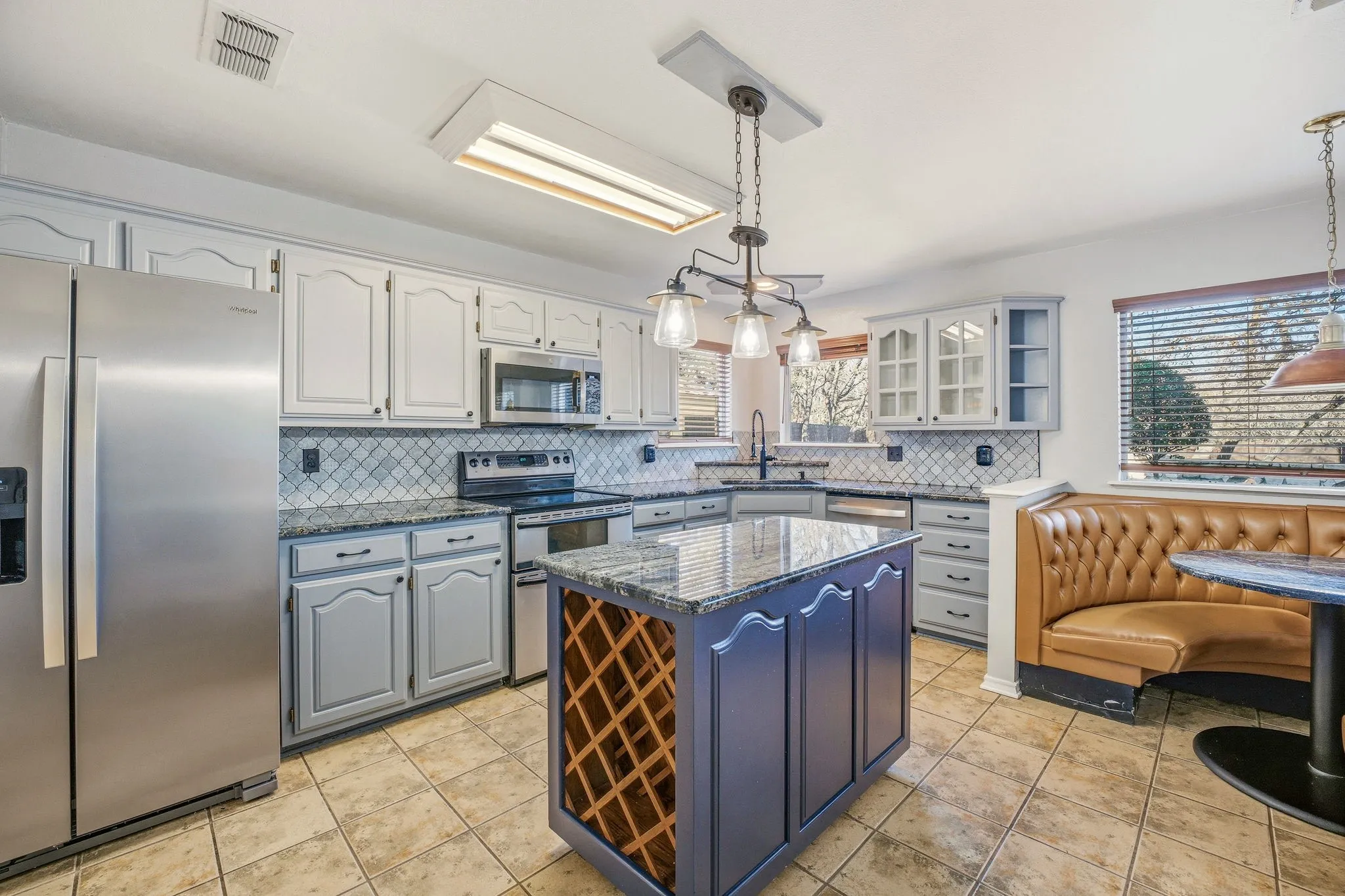 Single Family Residence For Sale in Erath County , 107 Sandra Palmer Street, Stephenville, Texas 76401, 4 Bedroom, 3 Bathroom, Garage spaces, 3,078 Sqft, built in 1993, Preowned, mls#21141420, Real Estate Agent in Stephenville, Homes For Sale in Erath county, Homes For Sale in Stephenville, Realtor in Stephenville Texas, Real Estate Brokerage Independent Realty Texas, Luminita Cordes Realtor