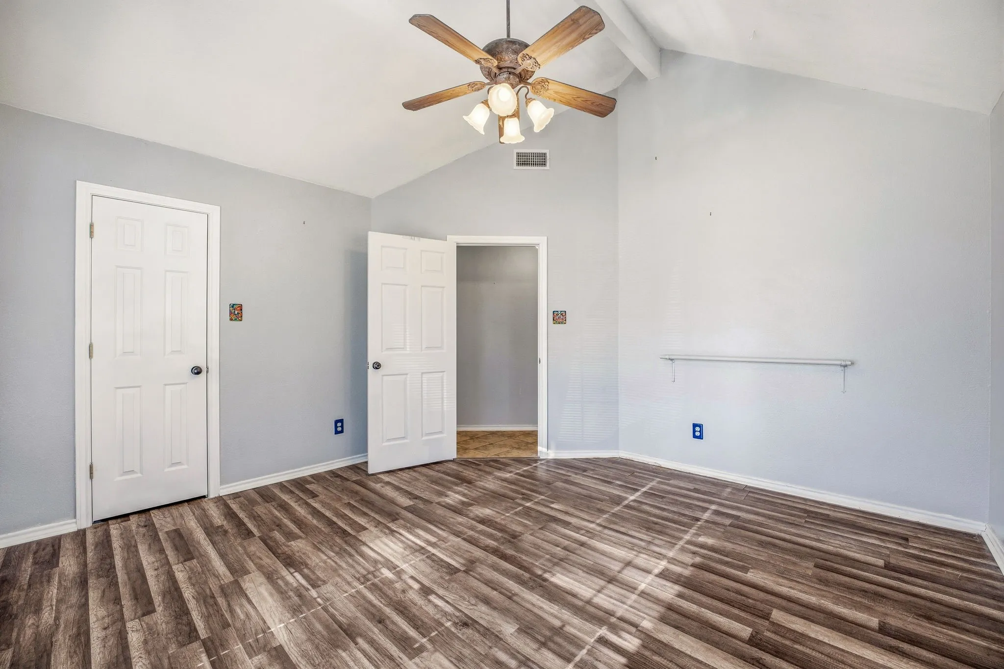 Single Family Residence For Sale in Erath County , 107 Sandra Palmer Street, Stephenville, Texas 76401, 4 Bedroom, 3 Bathroom, Garage spaces, 3,078 Sqft, built in 1993, Preowned, mls#21141420, Real Estate Agent in Stephenville, Homes For Sale in Erath county, Homes For Sale in Stephenville, Realtor in Stephenville Texas, Real Estate Brokerage Independent Realty Texas, Luminita Cordes Realtor