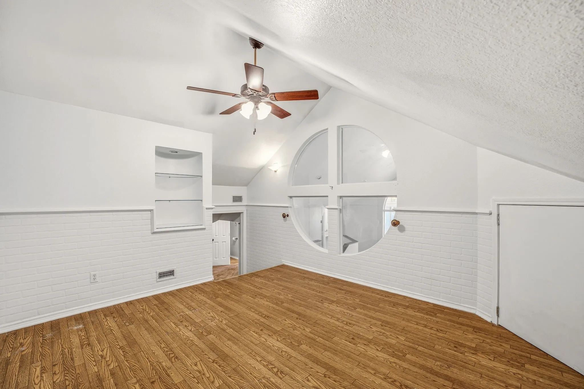 Single Family Residence For Sale in Erath County , 107 Sandra Palmer Street, Stephenville, Texas 76401, 4 Bedroom, 3 Bathroom, Garage spaces, 3,078 Sqft, built in 1993, Preowned, mls#21141420, Real Estate Agent in Stephenville, Homes For Sale in Erath county, Homes For Sale in Stephenville, Realtor in Stephenville Texas, Real Estate Brokerage Independent Realty Texas, Luminita Cordes Realtor