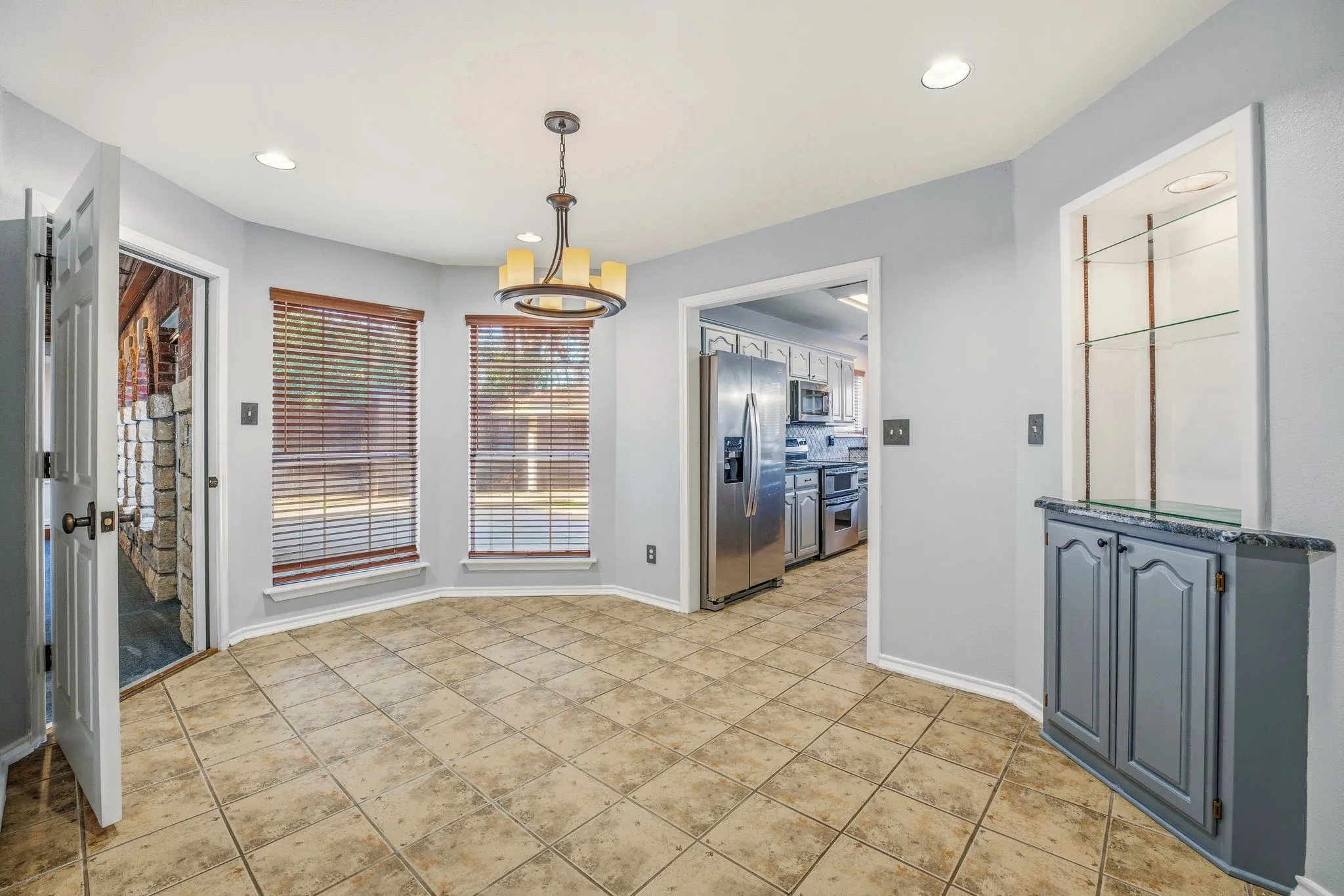 Single Family Residence For Sale in Erath County , 107 Sandra Palmer Street, Stephenville, Texas 76401, 4 Bedroom, 3 Bathroom, Garage spaces, 3,078 Sqft, built in 1993, Preowned, mls#21141420, Real Estate Agent in Stephenville, Homes For Sale in Erath county, Homes For Sale in Stephenville, Realtor in Stephenville Texas, Real Estate Brokerage Independent Realty Texas, Luminita Cordes Realtor
