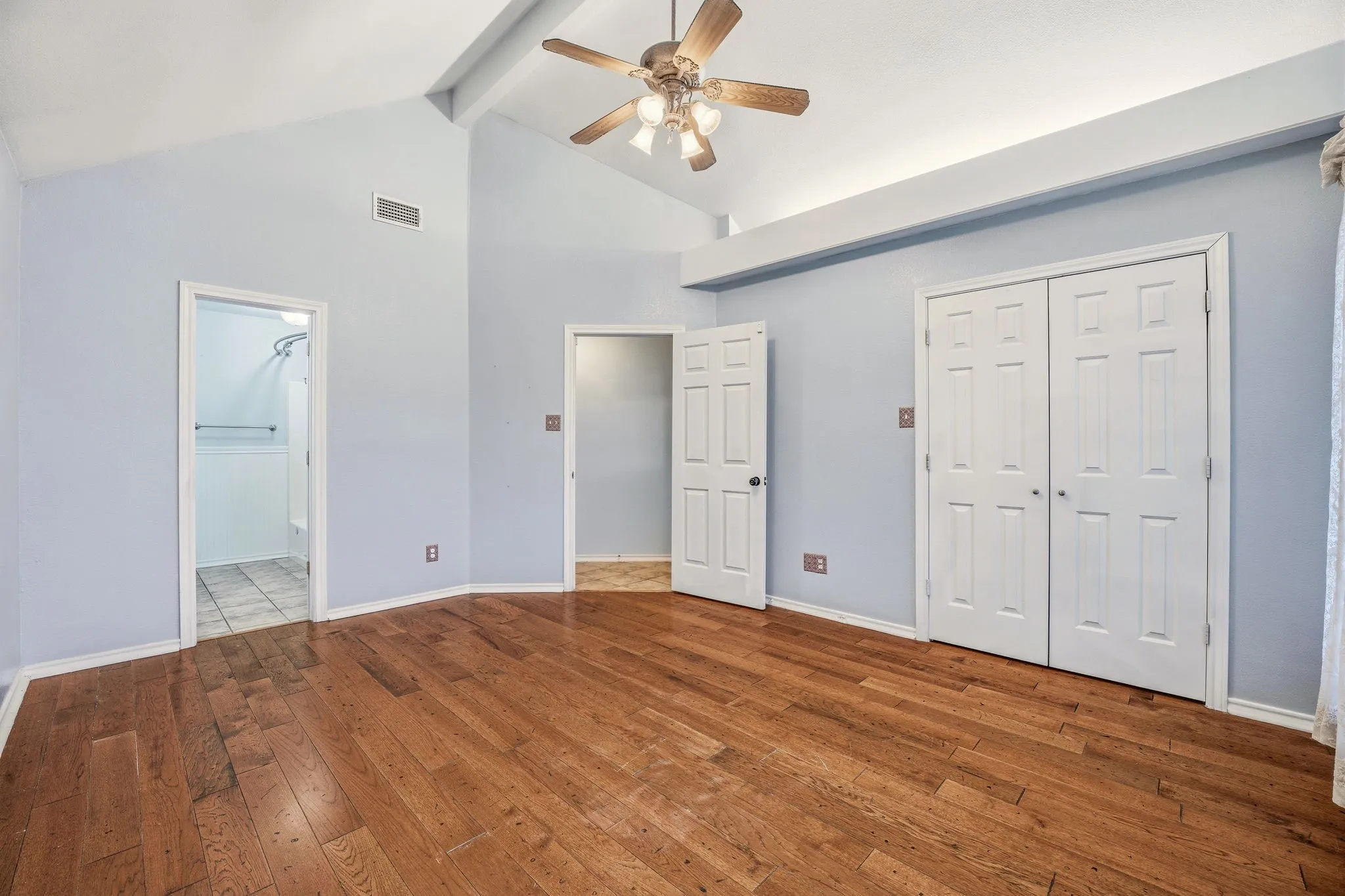 Single Family Residence For Sale in Erath County , 107 Sandra Palmer Street, Stephenville, Texas 76401, 4 Bedroom, 3 Bathroom, Garage spaces, 3,078 Sqft, built in 1993, Preowned, mls#21141420, Real Estate Agent in Stephenville, Homes For Sale in Erath county, Homes For Sale in Stephenville, Realtor in Stephenville Texas, Real Estate Brokerage Independent Realty Texas, Luminita Cordes Realtor