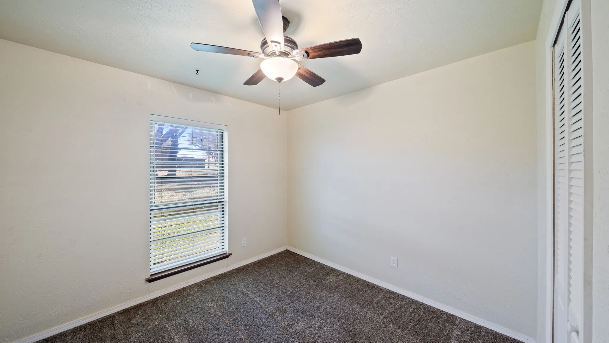 Single Family Residence For Sale in Dallas County , 7020 Nandina Drive, Dallas, Texas 75241, 4 Bedroom, 2 Bathroom, 2 Garage spaces, 1,680 Sqft, built in 1975, mls#21141431, Real Estate Agent in Dallas, Homes For Sale in Dallas county, Homes For Sale in Dallas, Realtor in Dallas Texas, Real Estate Brokerage Independent Realty Texas, Luminita Cordes Realtor