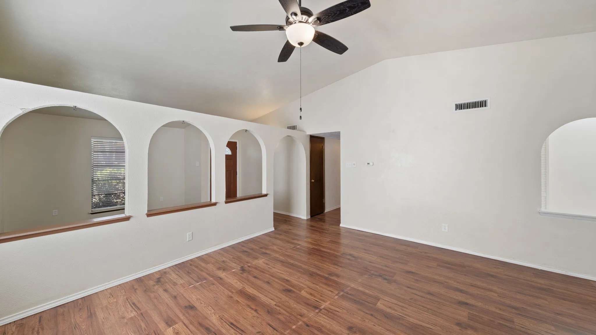 Single Family Residence For Sale in Dallas County , 7020 Nandina Drive, Dallas, Texas 75241, 4 Bedroom, 2 Bathroom, 2 Garage spaces, 1,680 Sqft, built in 1975, mls#21141431, Real Estate Agent in Dallas, Homes For Sale in Dallas county, Homes For Sale in Dallas, Realtor in Dallas Texas, Real Estate Brokerage Independent Realty Texas, Luminita Cordes Realtor