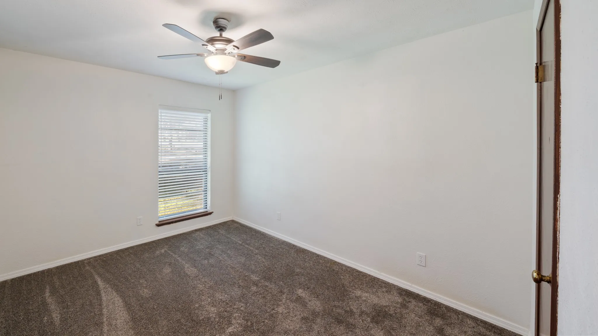 Single Family Residence For Sale in Dallas County , 7020 Nandina Drive, Dallas, Texas 75241, 4 Bedroom, 2 Bathroom, 2 Garage spaces, 1,680 Sqft, built in 1975, mls#21141431, Real Estate Agent in Dallas, Homes For Sale in Dallas county, Homes For Sale in Dallas, Realtor in Dallas Texas, Real Estate Brokerage Independent Realty Texas, Luminita Cordes Realtor