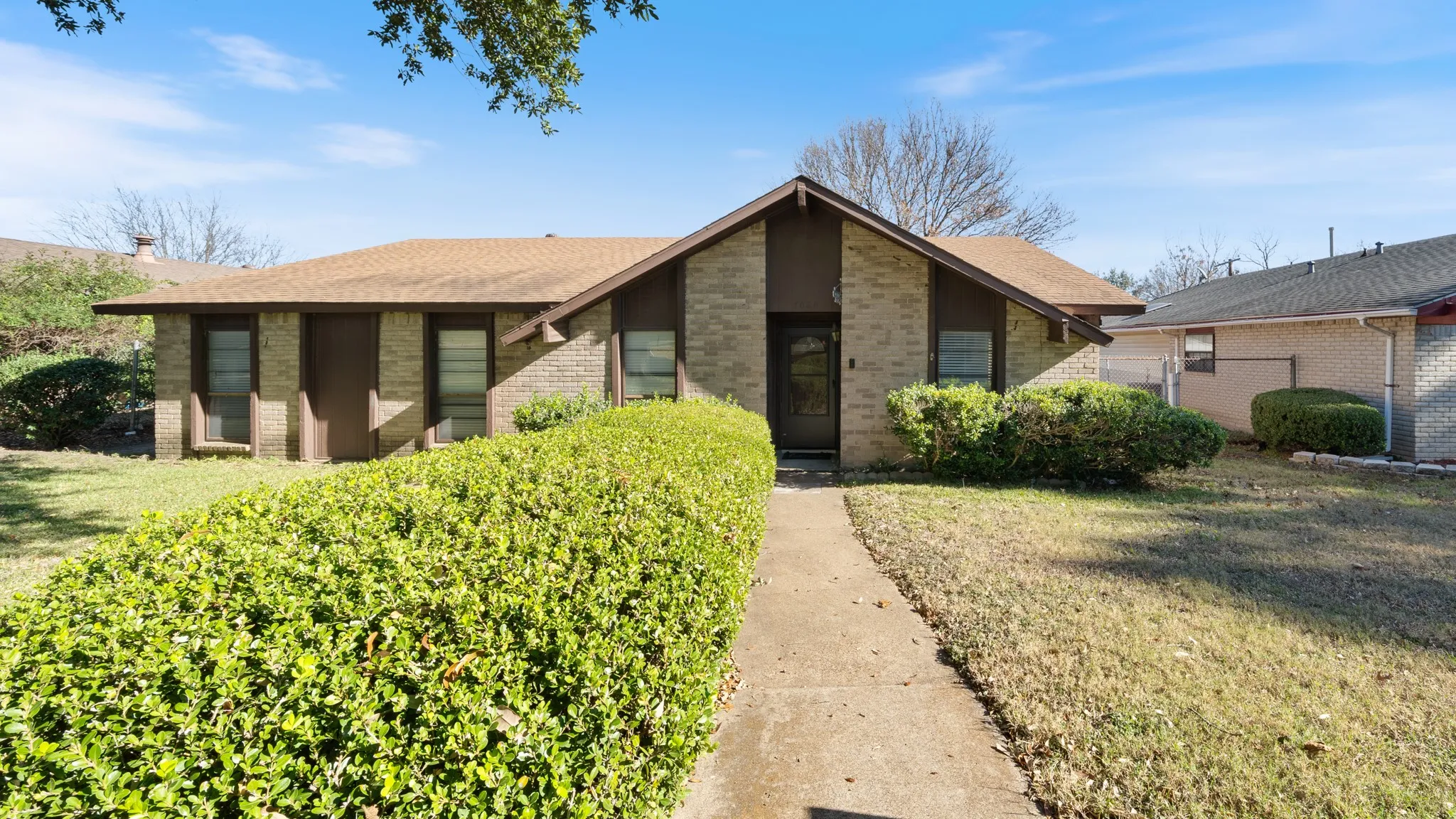 Single Family Residence For Sale in Dallas County , 7020 Nandina Drive, Dallas, Texas 75241, 4 Bedroom, 2 Bathroom, 2 Garage spaces, 1,680 Sqft, built in 1975, mls#21141431, Real Estate Agent in Dallas, Homes For Sale in Dallas county, Homes For Sale in Dallas, Realtor in Dallas Texas, Real Estate Brokerage Independent Realty Texas, Luminita Cordes Realtor