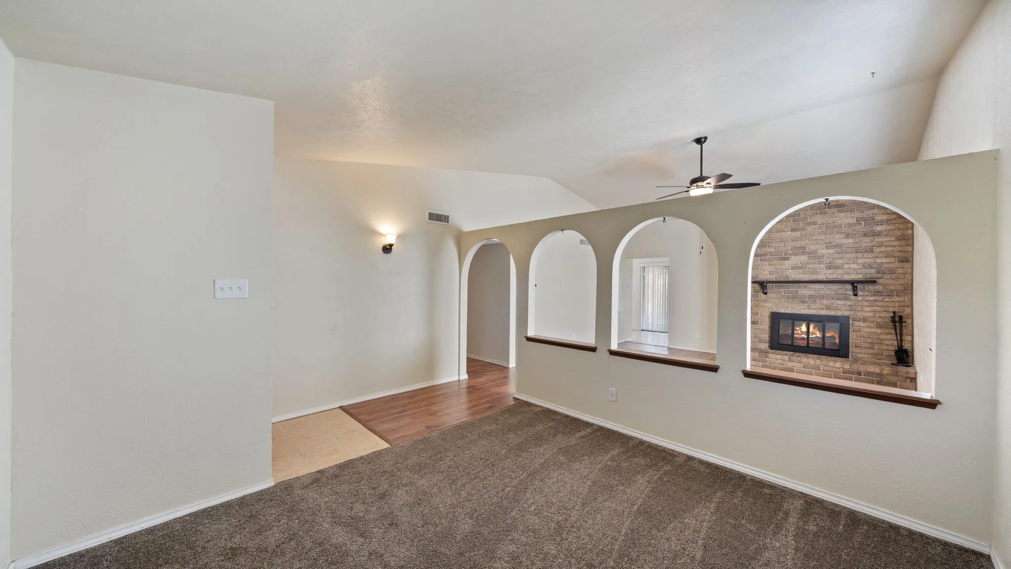 Single Family Residence For Sale in Dallas County , 7020 Nandina Drive, Dallas, Texas 75241, 4 Bedroom, 2 Bathroom, 2 Garage spaces, 1,680 Sqft, built in 1975, mls#21141431, Real Estate Agent in Dallas, Homes For Sale in Dallas county, Homes For Sale in Dallas, Realtor in Dallas Texas, Real Estate Brokerage Independent Realty Texas, Luminita Cordes Realtor