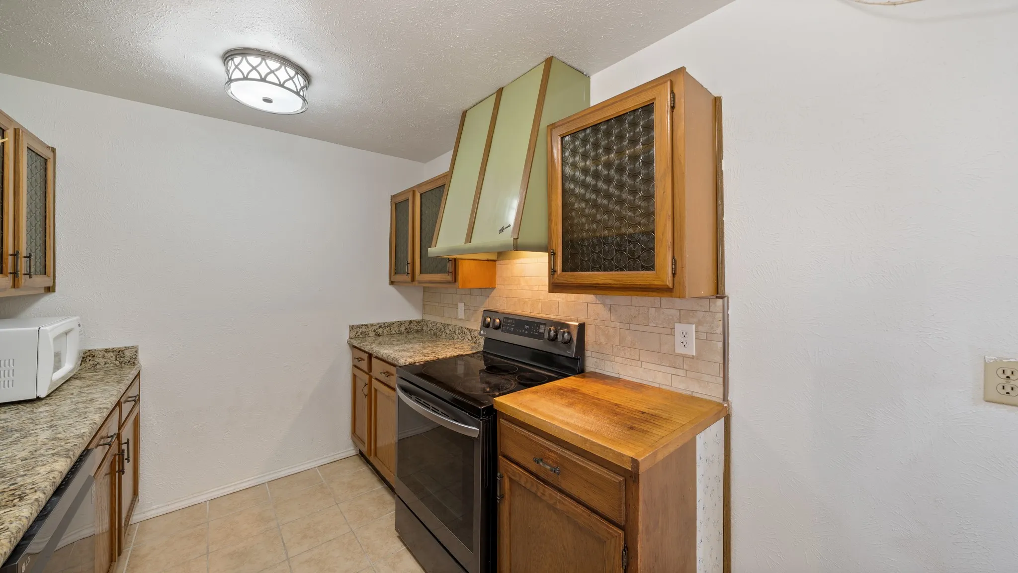Single Family Residence For Sale in Dallas County , 7020 Nandina Drive, Dallas, Texas 75241, 4 Bedroom, 2 Bathroom, 2 Garage spaces, 1,680 Sqft, built in 1975, mls#21141431, Real Estate Agent in Dallas, Homes For Sale in Dallas county, Homes For Sale in Dallas, Realtor in Dallas Texas, Real Estate Brokerage Independent Realty Texas, Luminita Cordes Realtor