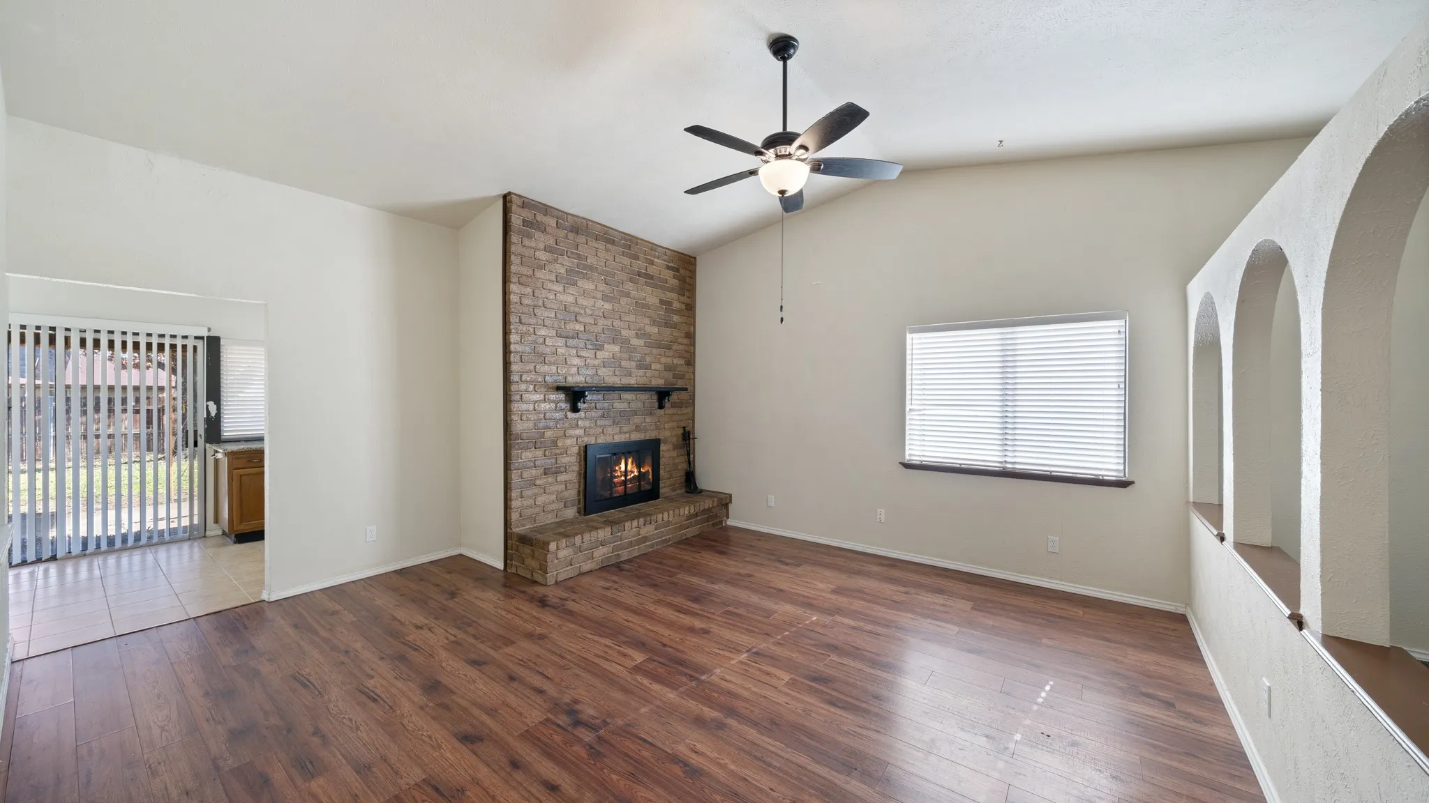 Single Family Residence For Sale in Dallas County , 7020 Nandina Drive, Dallas, Texas 75241, 4 Bedroom, 2 Bathroom, 2 Garage spaces, 1,680 Sqft, built in 1975, mls#21141431, Real Estate Agent in Dallas, Homes For Sale in Dallas county, Homes For Sale in Dallas, Realtor in Dallas Texas, Real Estate Brokerage Independent Realty Texas, Luminita Cordes Realtor
