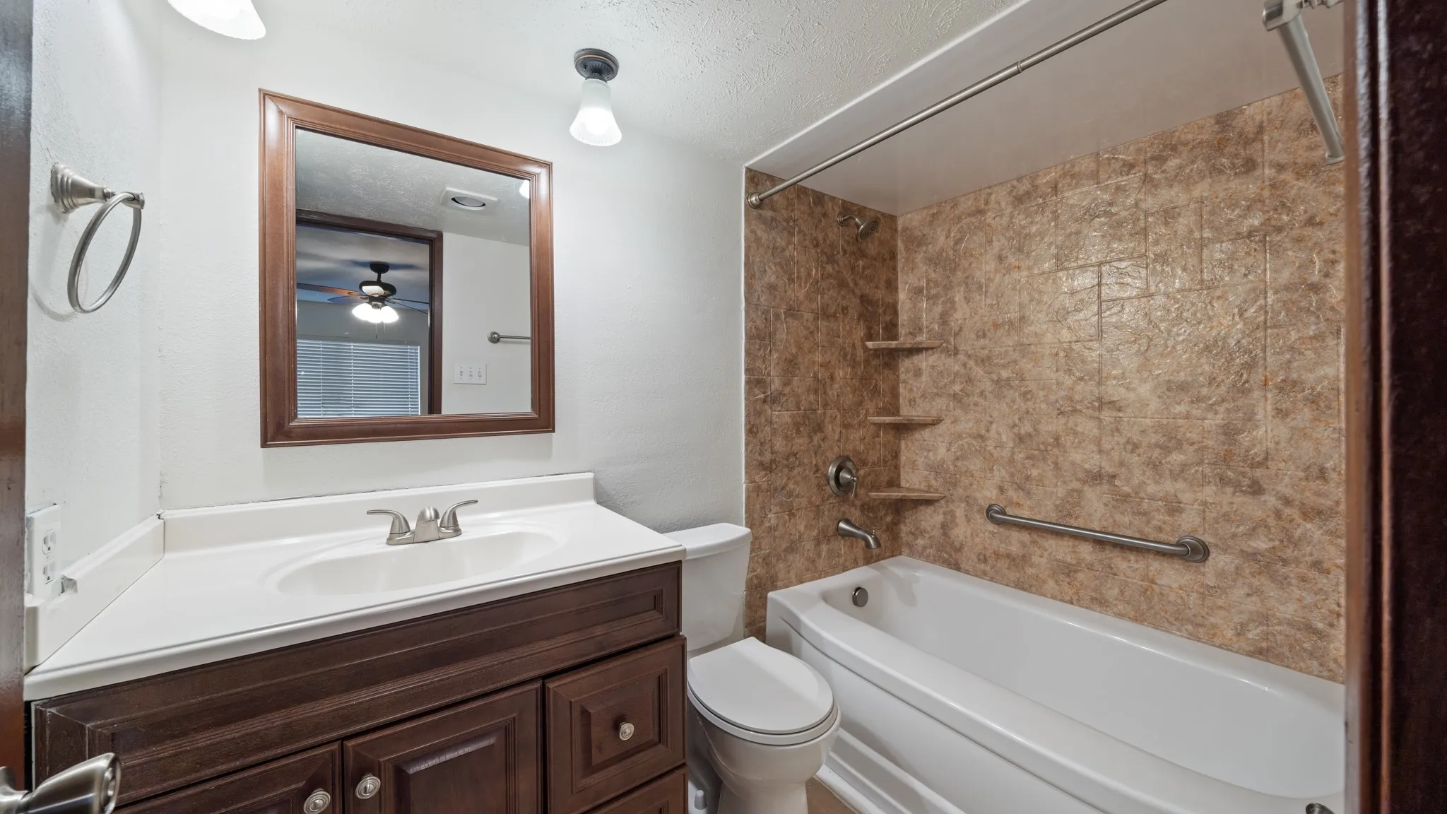 Single Family Residence For Sale in Dallas County , 7020 Nandina Drive, Dallas, Texas 75241, 4 Bedroom, 2 Bathroom, 2 Garage spaces, 1,680 Sqft, built in 1975, mls#21141431, Real Estate Agent in Dallas, Homes For Sale in Dallas county, Homes For Sale in Dallas, Realtor in Dallas Texas, Real Estate Brokerage Independent Realty Texas, Luminita Cordes Realtor
