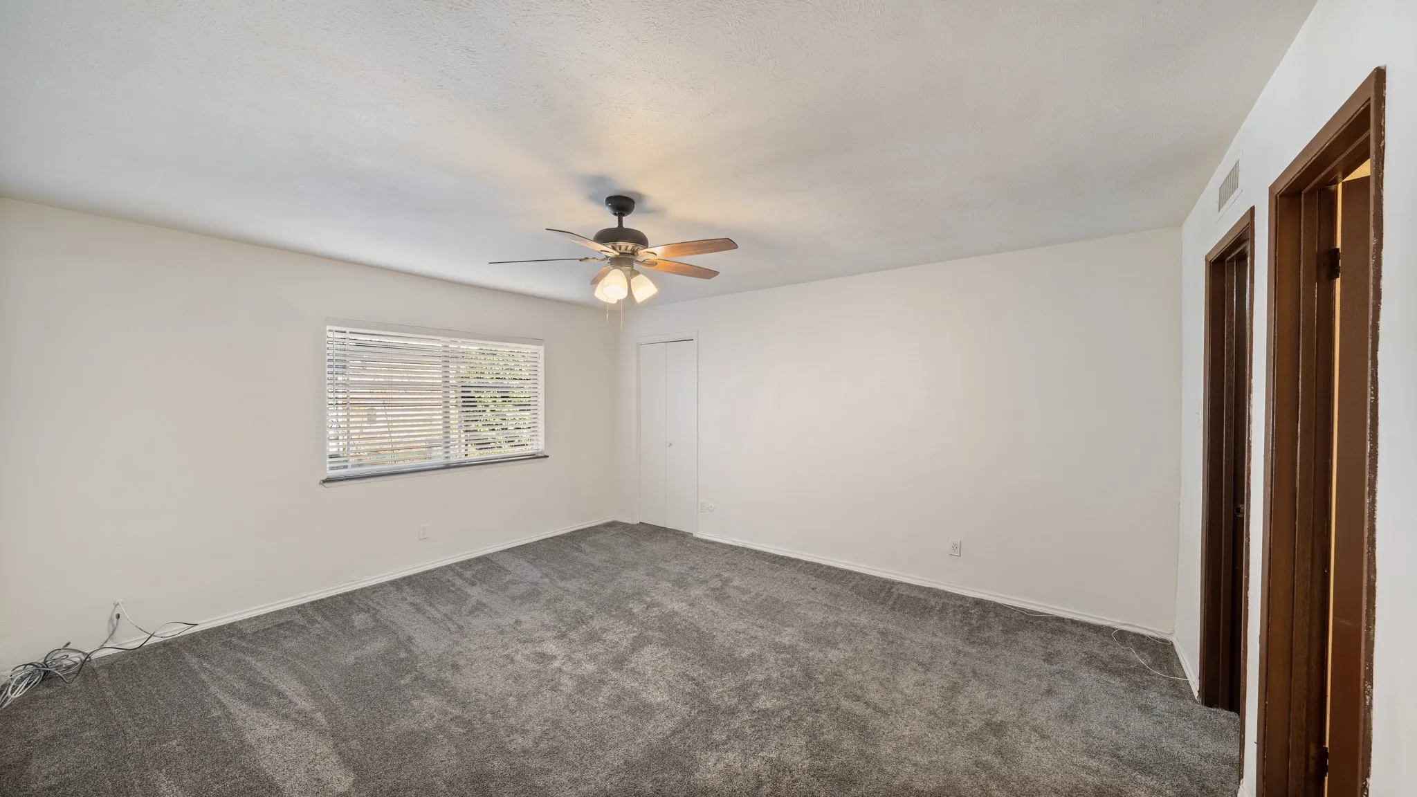 Single Family Residence For Sale in Dallas County , 7020 Nandina Drive, Dallas, Texas 75241, 4 Bedroom, 2 Bathroom, 2 Garage spaces, 1,680 Sqft, built in 1975, mls#21141431, Real Estate Agent in Dallas, Homes For Sale in Dallas county, Homes For Sale in Dallas, Realtor in Dallas Texas, Real Estate Brokerage Independent Realty Texas, Luminita Cordes Realtor