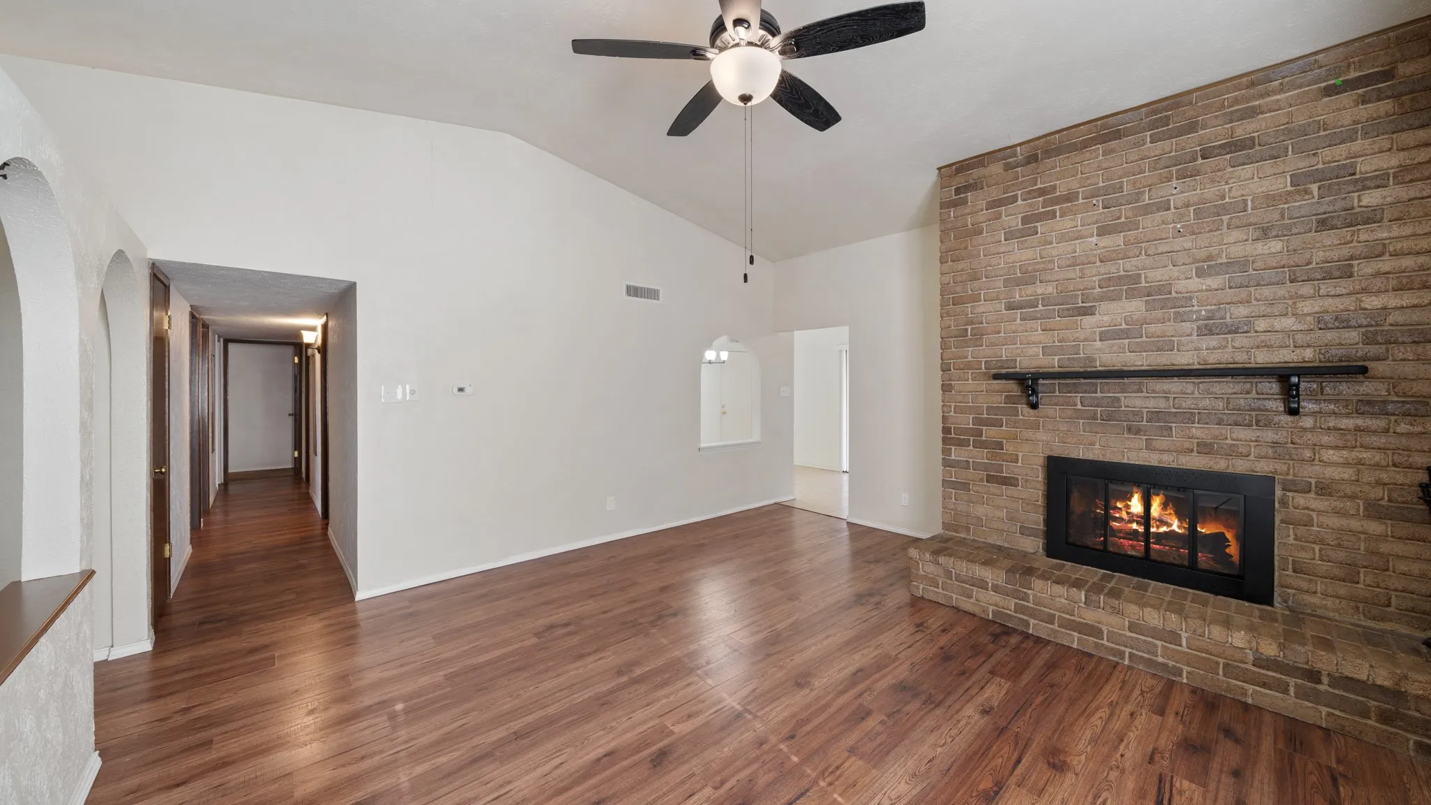 Single Family Residence For Sale in Dallas County , 7020 Nandina Drive, Dallas, Texas 75241, 4 Bedroom, 2 Bathroom, 2 Garage spaces, 1,680 Sqft, built in 1975, mls#21141431, Real Estate Agent in Dallas, Homes For Sale in Dallas county, Homes For Sale in Dallas, Realtor in Dallas Texas, Real Estate Brokerage Independent Realty Texas, Luminita Cordes Realtor