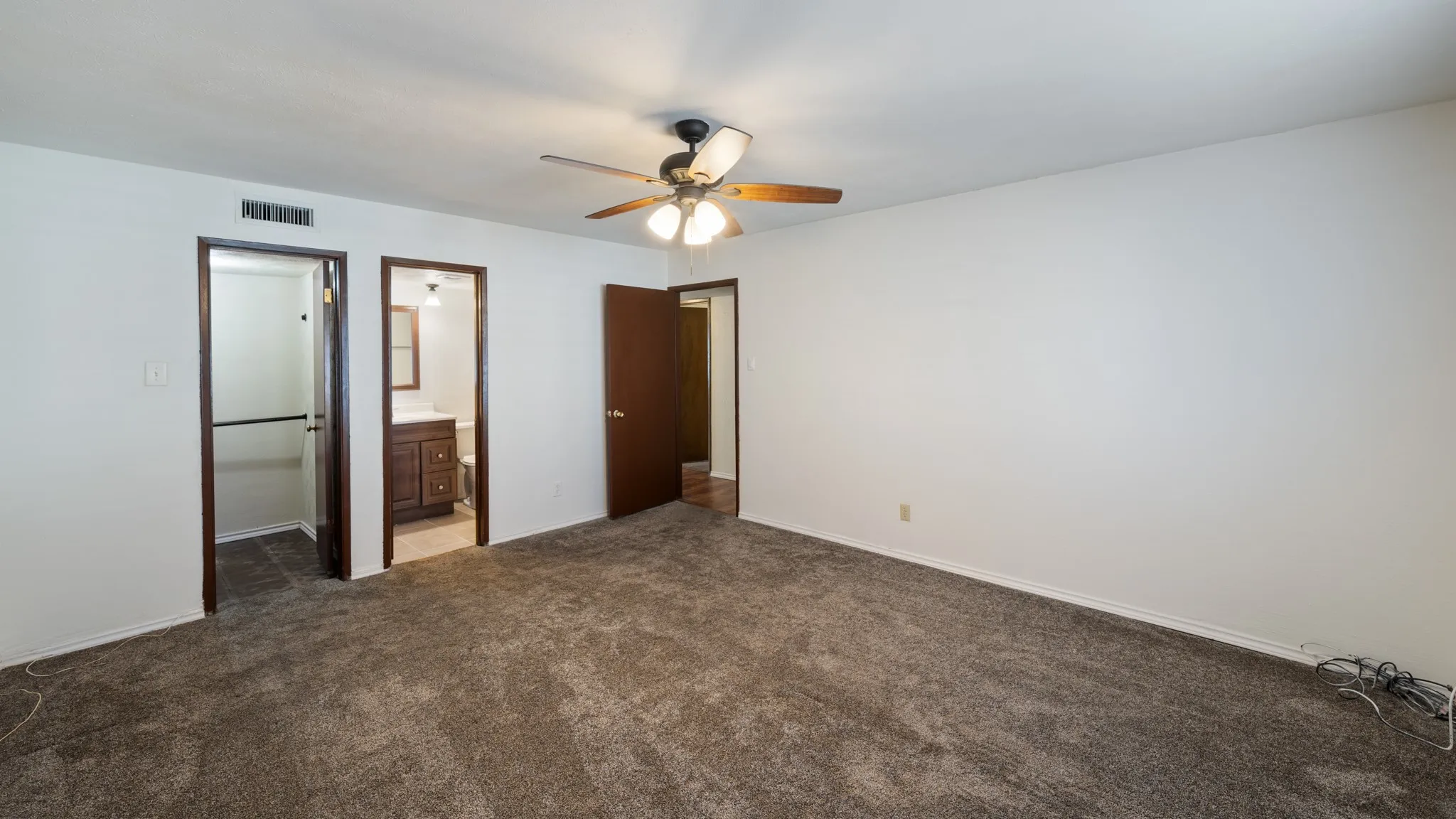 Single Family Residence For Sale in Dallas County , 7020 Nandina Drive, Dallas, Texas 75241, 4 Bedroom, 2 Bathroom, 2 Garage spaces, 1,680 Sqft, built in 1975, mls#21141431, Real Estate Agent in Dallas, Homes For Sale in Dallas county, Homes For Sale in Dallas, Realtor in Dallas Texas, Real Estate Brokerage Independent Realty Texas, Luminita Cordes Realtor