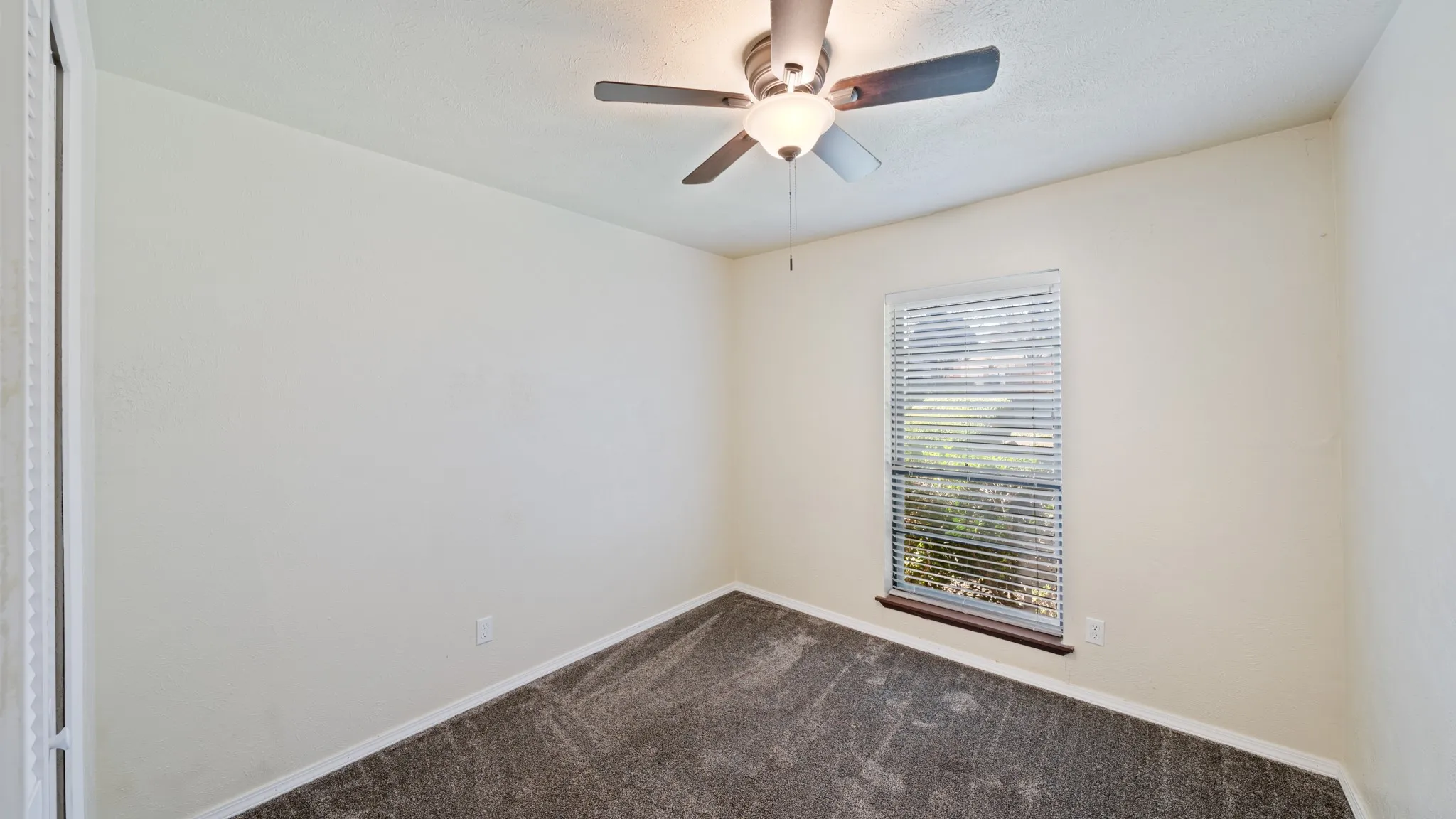 Single Family Residence For Sale in Dallas County , 7020 Nandina Drive, Dallas, Texas 75241, 4 Bedroom, 2 Bathroom, 2 Garage spaces, 1,680 Sqft, built in 1975, mls#21141431, Real Estate Agent in Dallas, Homes For Sale in Dallas county, Homes For Sale in Dallas, Realtor in Dallas Texas, Real Estate Brokerage Independent Realty Texas, Luminita Cordes Realtor