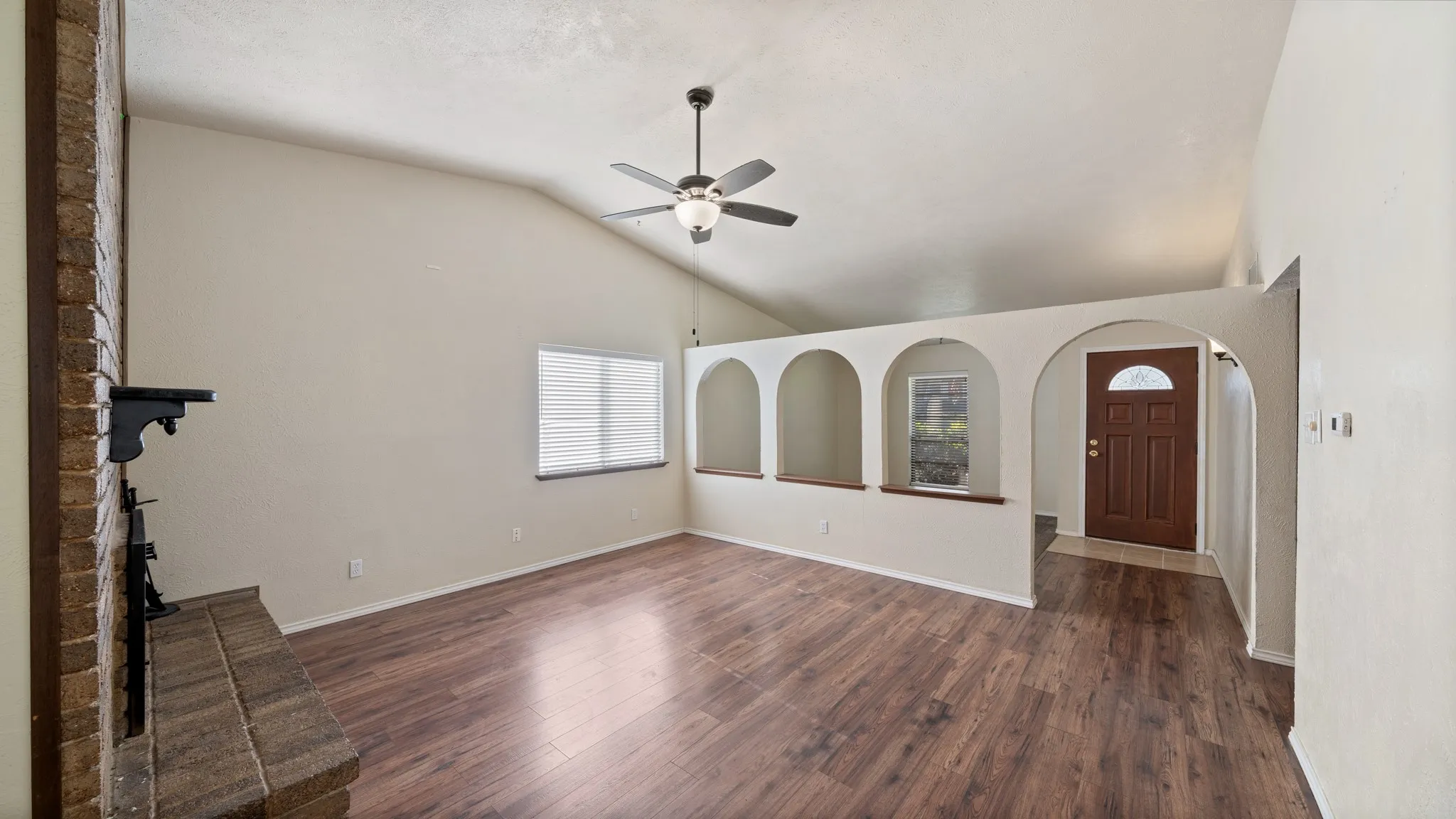 Single Family Residence For Sale in Dallas County , 7020 Nandina Drive, Dallas, Texas 75241, 4 Bedroom, 2 Bathroom, 2 Garage spaces, 1,680 Sqft, built in 1975, mls#21141431, Real Estate Agent in Dallas, Homes For Sale in Dallas county, Homes For Sale in Dallas, Realtor in Dallas Texas, Real Estate Brokerage Independent Realty Texas, Luminita Cordes Realtor