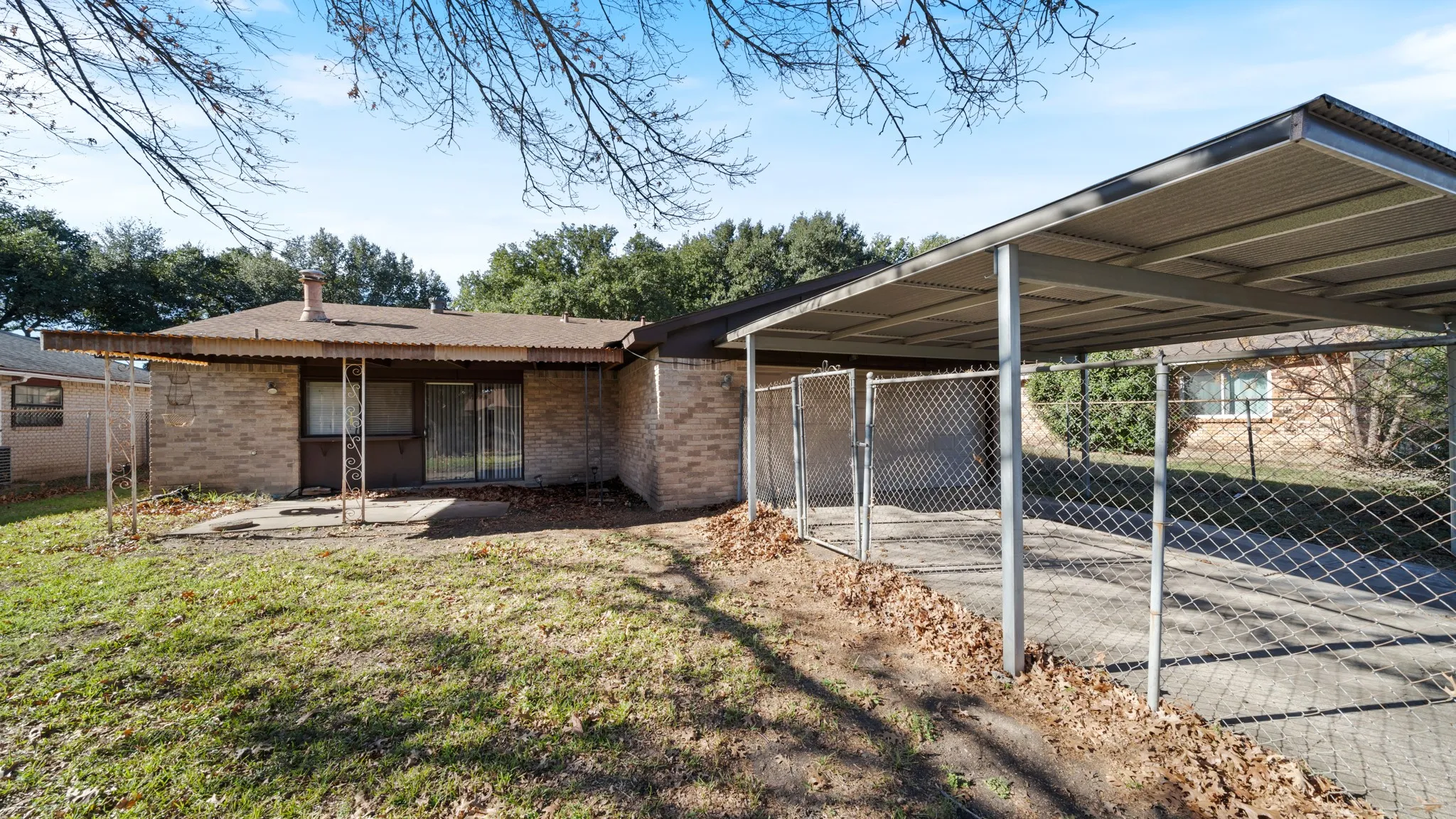 Single Family Residence For Sale in Dallas County , 7020 Nandina Drive, Dallas, Texas 75241, 4 Bedroom, 2 Bathroom, 2 Garage spaces, 1,680 Sqft, built in 1975, mls#21141431, Real Estate Agent in Dallas, Homes For Sale in Dallas county, Homes For Sale in Dallas, Realtor in Dallas Texas, Real Estate Brokerage Independent Realty Texas, Luminita Cordes Realtor