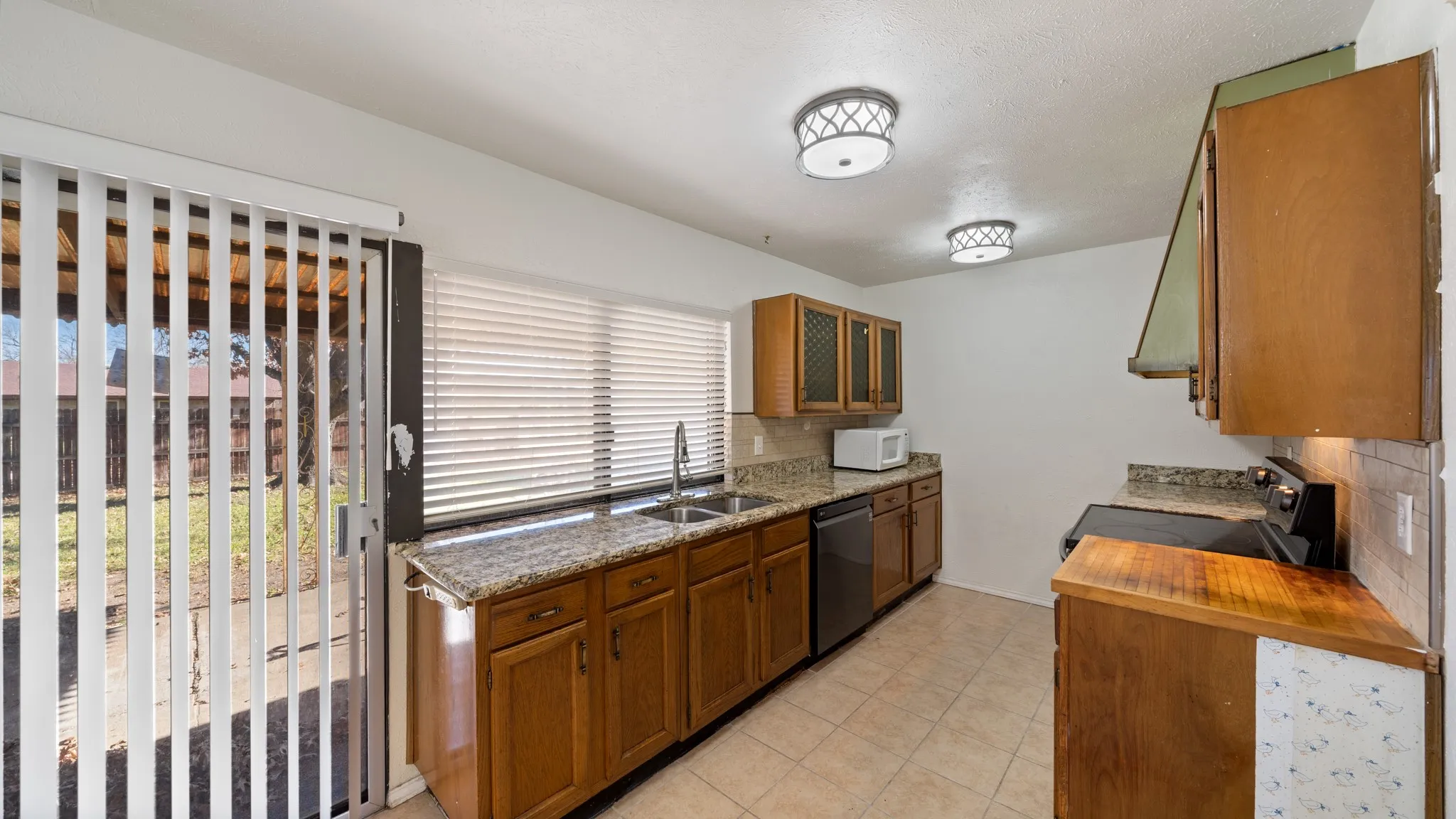 Single Family Residence For Sale in Dallas County , 7020 Nandina Drive, Dallas, Texas 75241, 4 Bedroom, 2 Bathroom, 2 Garage spaces, 1,680 Sqft, built in 1975, mls#21141431, Real Estate Agent in Dallas, Homes For Sale in Dallas county, Homes For Sale in Dallas, Realtor in Dallas Texas, Real Estate Brokerage Independent Realty Texas, Luminita Cordes Realtor