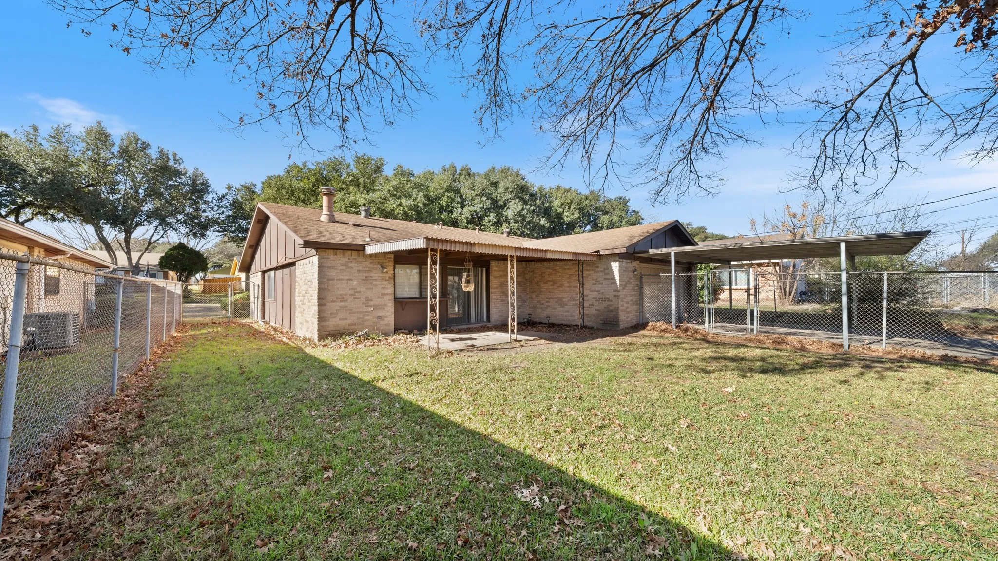 Single Family Residence For Sale in Dallas County , 7020 Nandina Drive, Dallas, Texas 75241, 4 Bedroom, 2 Bathroom, 2 Garage spaces, 1,680 Sqft, built in 1975, mls#21141431, Real Estate Agent in Dallas, Homes For Sale in Dallas county, Homes For Sale in Dallas, Realtor in Dallas Texas, Real Estate Brokerage Independent Realty Texas, Luminita Cordes Realtor
