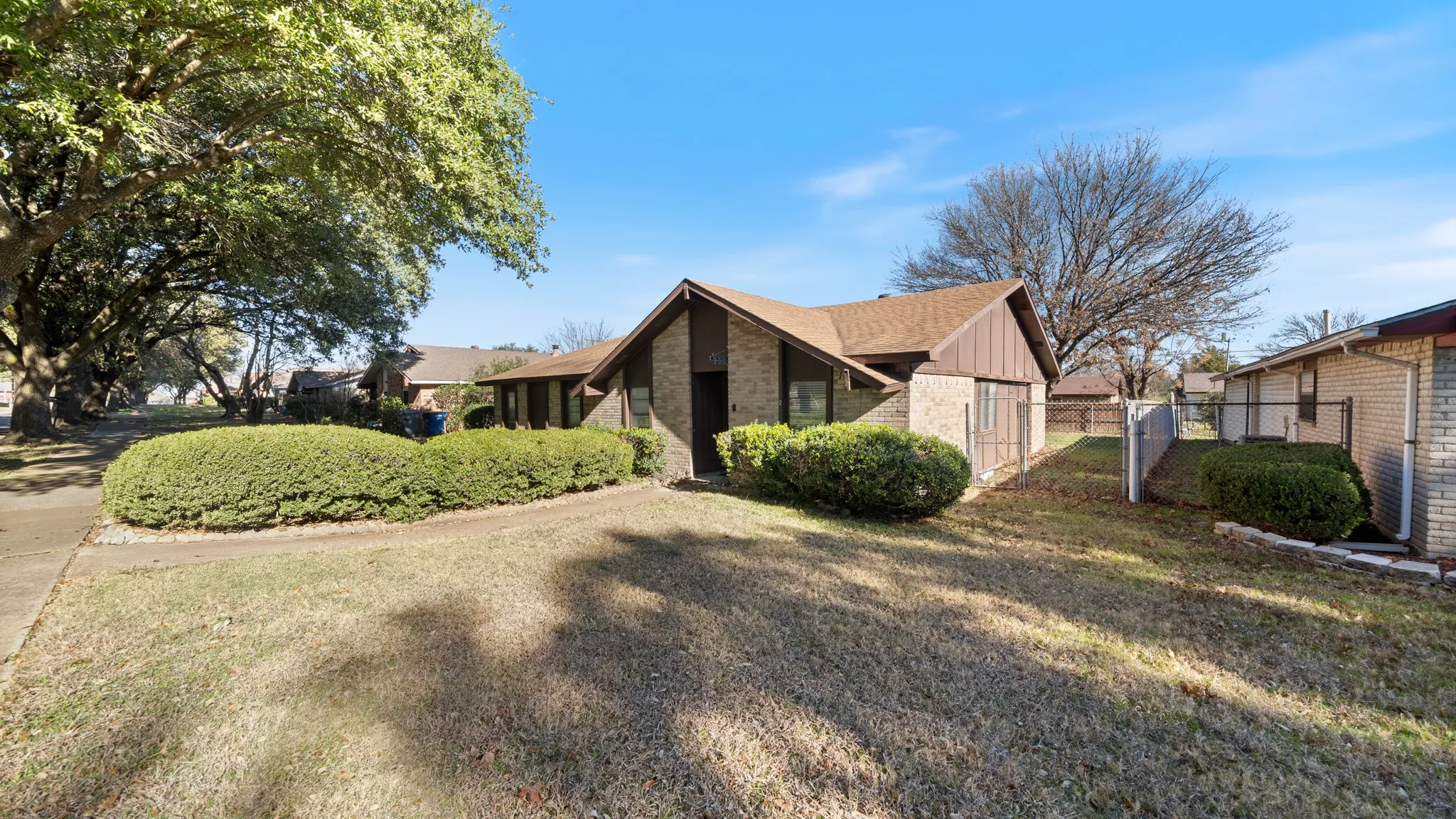 Single Family Residence For Sale in Dallas County , 7020 Nandina Drive, Dallas, Texas 75241, 4 Bedroom, 2 Bathroom, 2 Garage spaces, 1,680 Sqft, built in 1975, mls#21141431, Real Estate Agent in Dallas, Homes For Sale in Dallas county, Homes For Sale in Dallas, Realtor in Dallas Texas, Real Estate Brokerage Independent Realty Texas, Luminita Cordes Realtor