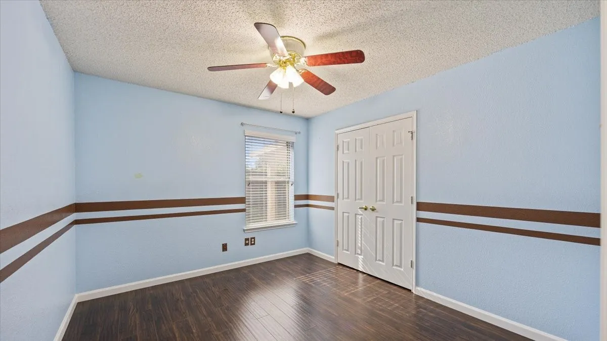 Second bedroom.