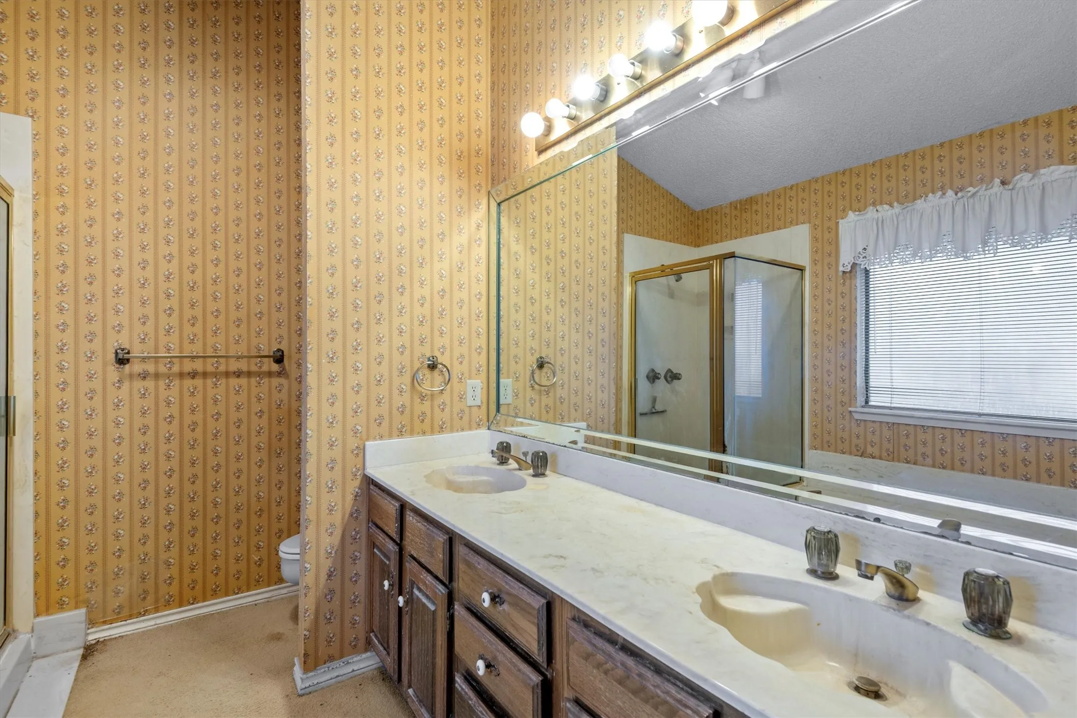 Single Family Residence For Sale in Dallas County , 1331 Briarmeade Drive, Duncanville, Texas 75137, 3 Bedrooms, 2 Bathrooms, 2 Garage spaces, 2,037 Sqft, built in 1984, Price $320,000, mls#21141547, Real Estate Agent in Duncanville, Homes For Sale in Dallas county, Homes For Sale in Duncanville, Realtor in Duncanville Texas, Real Estate Brokerage Independent Realty Texas, Luminita Cordes Realtor