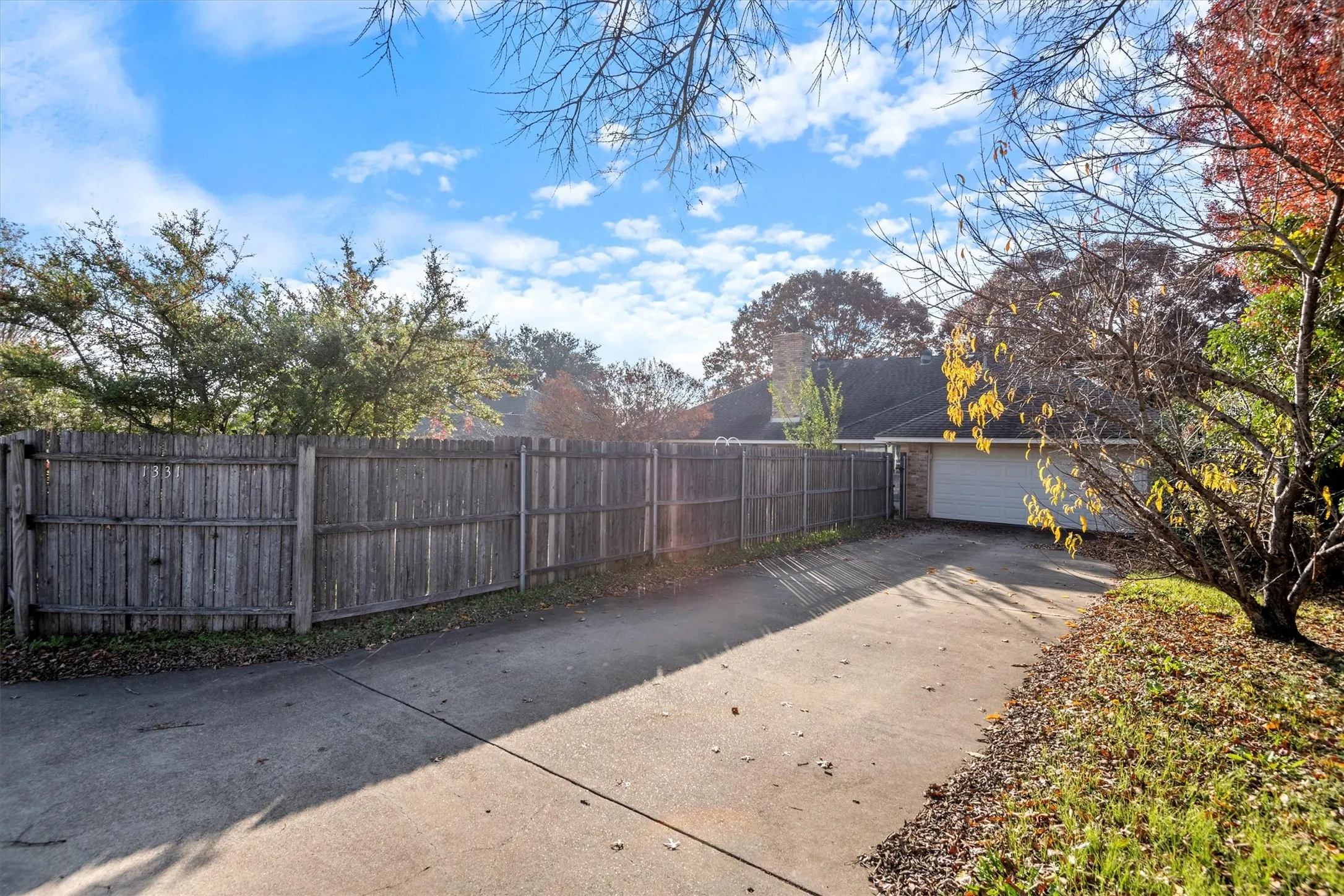 Single Family Residence For Sale in Dallas County , 1331 Briarmeade Drive, Duncanville, Texas 75137, 3 Bedrooms, 2 Bathrooms, 2 Garage spaces, 2,037 Sqft, built in 1984, Price $320,000, mls#21141547, Real Estate Agent in Duncanville, Homes For Sale in Dallas county, Homes For Sale in Duncanville, Realtor in Duncanville Texas, Real Estate Brokerage Independent Realty Texas, Luminita Cordes Realtor