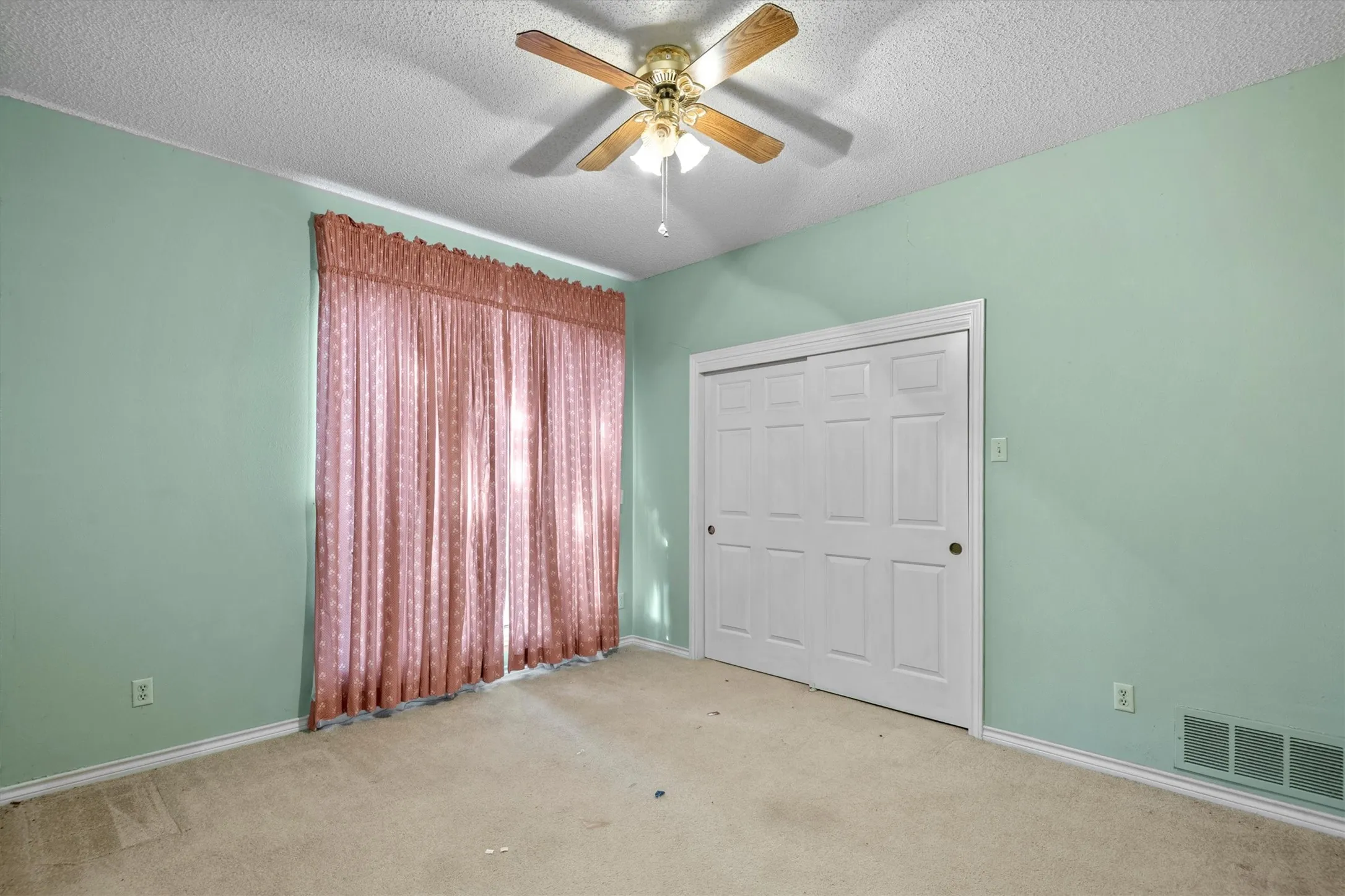 Single Family Residence For Sale in Dallas County , 1331 Briarmeade Drive, Duncanville, Texas 75137, 3 Bedrooms, 2 Bathrooms, 2 Garage spaces, 2,037 Sqft, built in 1984, Price $320,000, mls#21141547, Real Estate Agent in Duncanville, Homes For Sale in Dallas county, Homes For Sale in Duncanville, Realtor in Duncanville Texas, Real Estate Brokerage Independent Realty Texas, Luminita Cordes Realtor