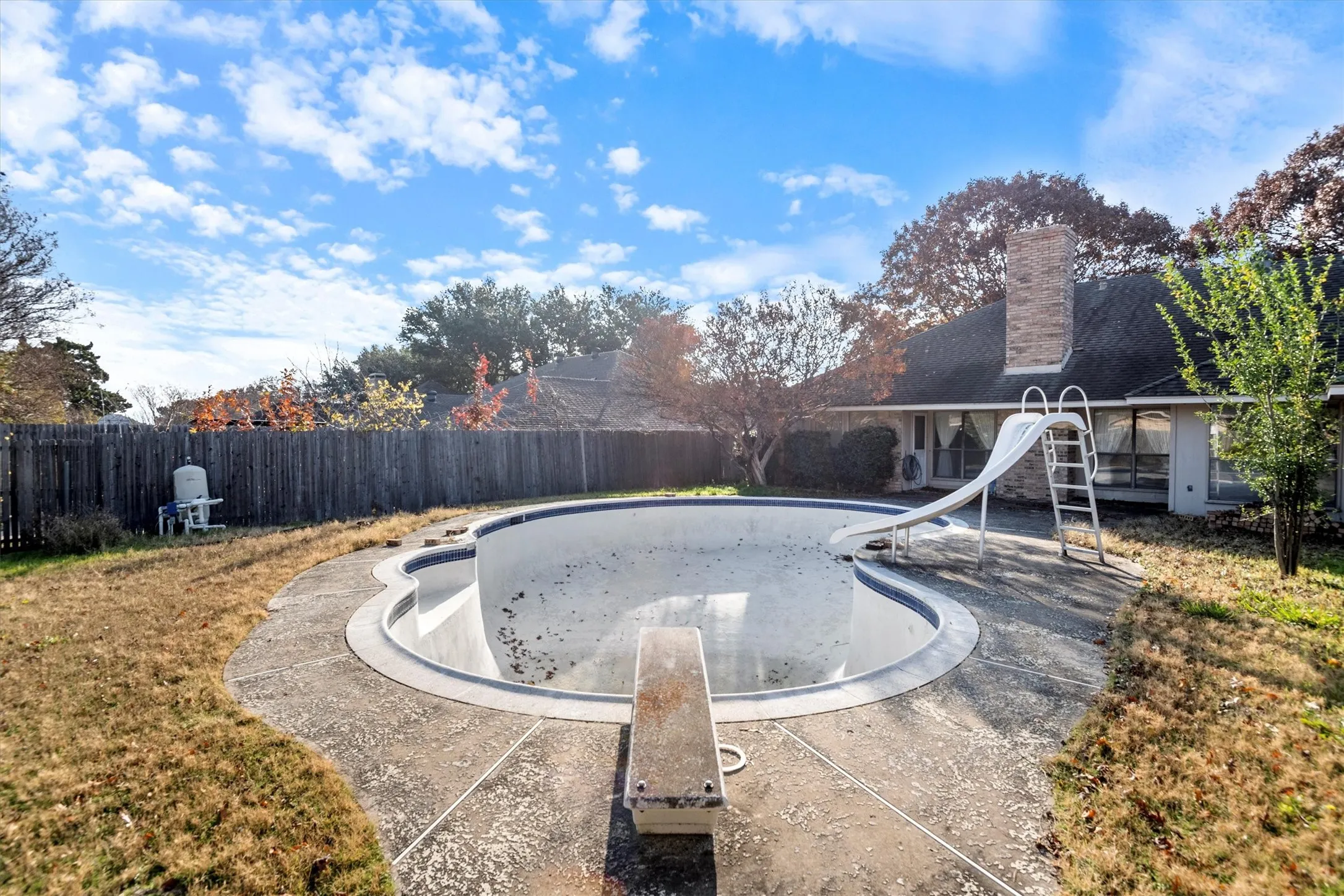 Single Family Residence For Sale in Dallas County , 1331 Briarmeade Drive, Duncanville, Texas 75137, 3 Bedrooms, 2 Bathrooms, 2 Garage spaces, 2,037 Sqft, built in 1984, Price $320,000, mls#21141547, Real Estate Agent in Duncanville, Homes For Sale in Dallas county, Homes For Sale in Duncanville, Realtor in Duncanville Texas, Real Estate Brokerage Independent Realty Texas, Luminita Cordes Realtor