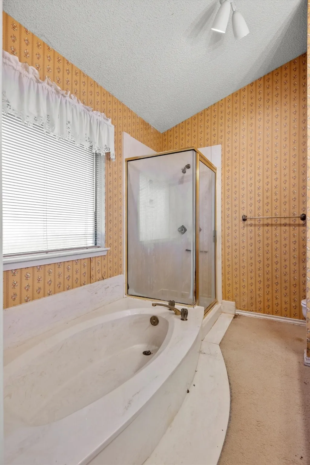 Single Family Residence For Sale in Dallas County , 1331 Briarmeade Drive, Duncanville, Texas 75137, 3 Bedrooms, 2 Bathrooms, 2 Garage spaces, 2,037 Sqft, built in 1984, Price $320,000, mls#21141547, Real Estate Agent in Duncanville, Homes For Sale in Dallas county, Homes For Sale in Duncanville, Realtor in Duncanville Texas, Real Estate Brokerage Independent Realty Texas, Luminita Cordes Realtor