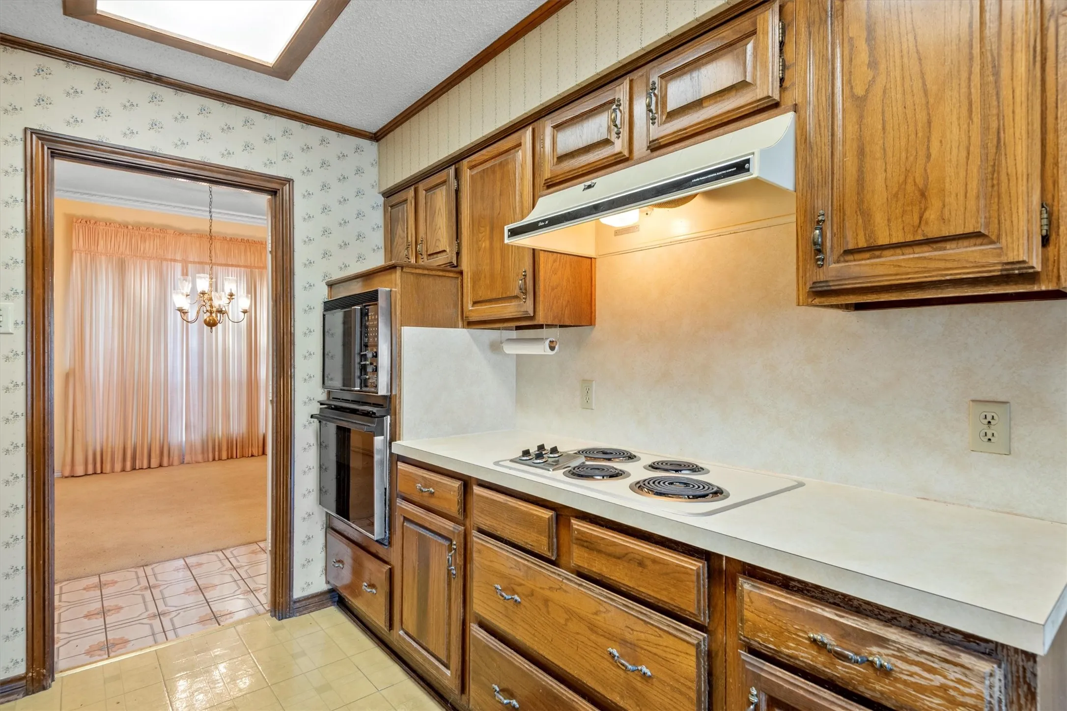 Single Family Residence For Sale in Dallas County , 1331 Briarmeade Drive, Duncanville, Texas 75137, 3 Bedrooms, 2 Bathrooms, 2 Garage spaces, 2,037 Sqft, built in 1984, Price $320,000, mls#21141547, Real Estate Agent in Duncanville, Homes For Sale in Dallas county, Homes For Sale in Duncanville, Realtor in Duncanville Texas, Real Estate Brokerage Independent Realty Texas, Luminita Cordes Realtor