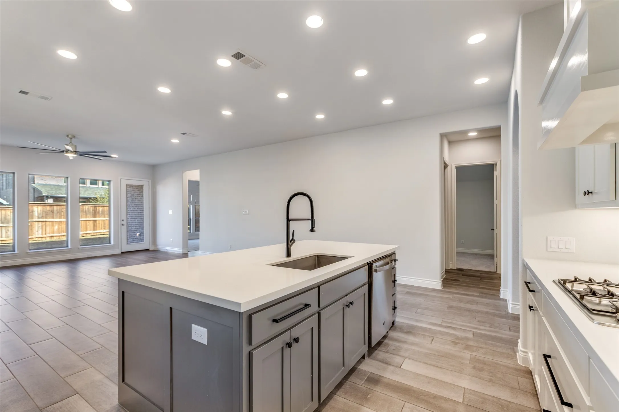 Single Family Residence For Sale in Collin County , 2632 War Admiral Street, Celina, Texas 75009, 4 Bedroom, 3 Bathroom, 2 Garage spaces, 2,503 Sqft, built in 2021, Preowned, mls#21138989, Real Estate Agent in Celina, Homes For Sale in Collin county, Homes For Sale in Celina, Realtor in Celina Texas, Real Estate Brokerage Independent Realty Texas, Luminita Cordes Realtor