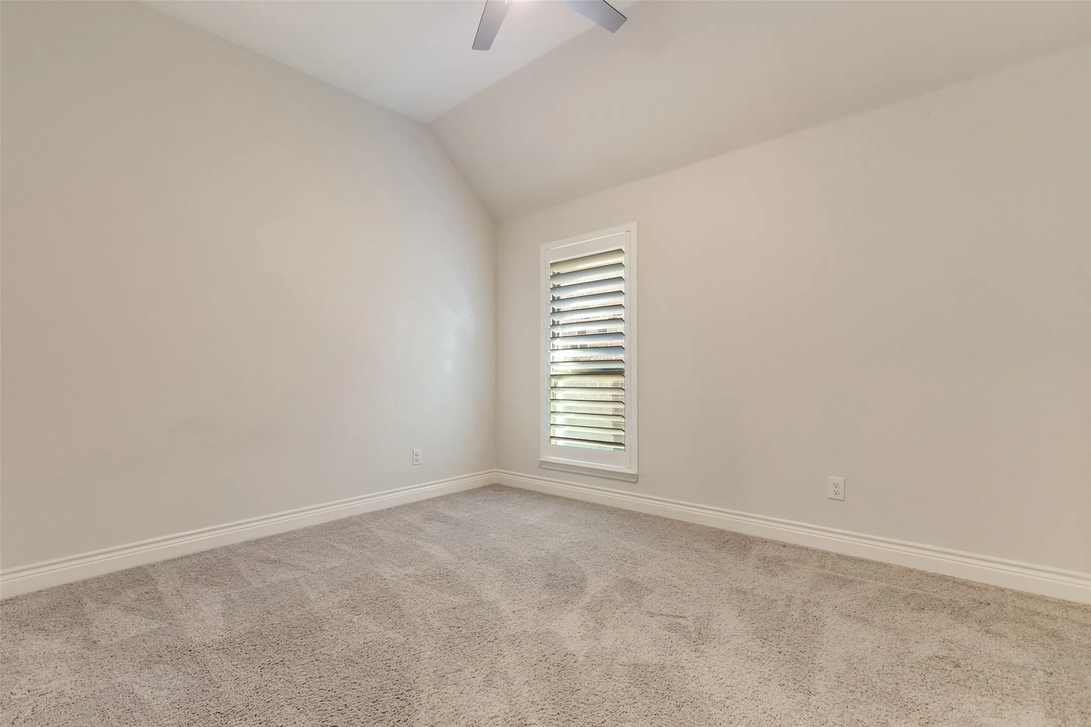 Single Family Residence For Sale in Collin County , 2632 War Admiral Street, Celina, Texas 75009, 4 Bedroom, 3 Bathroom, 2 Garage spaces, 2,503 Sqft, built in 2021, Preowned, mls#21138989, Real Estate Agent in Celina, Homes For Sale in Collin county, Homes For Sale in Celina, Realtor in Celina Texas, Real Estate Brokerage Independent Realty Texas, Luminita Cordes Realtor