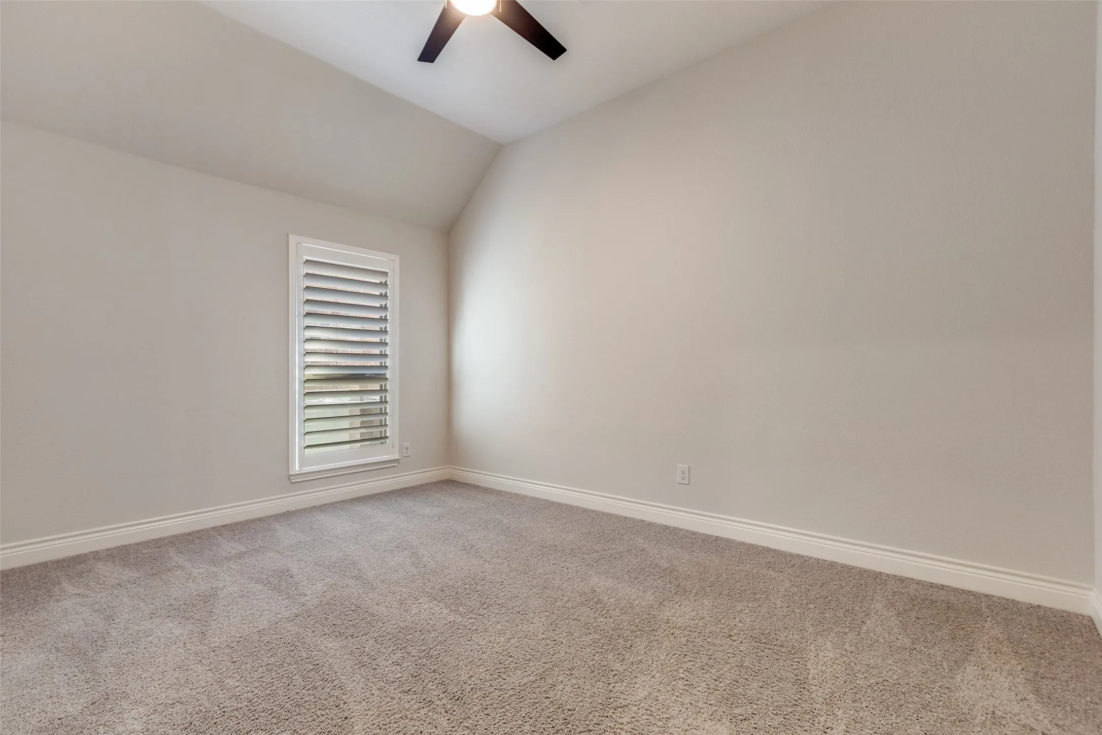 Single Family Residence For Sale in Collin County , 2632 War Admiral Street, Celina, Texas 75009, 4 Bedroom, 3 Bathroom, 2 Garage spaces, 2,503 Sqft, built in 2021, Preowned, mls#21138989, Real Estate Agent in Celina, Homes For Sale in Collin county, Homes For Sale in Celina, Realtor in Celina Texas, Real Estate Brokerage Independent Realty Texas, Luminita Cordes Realtor
