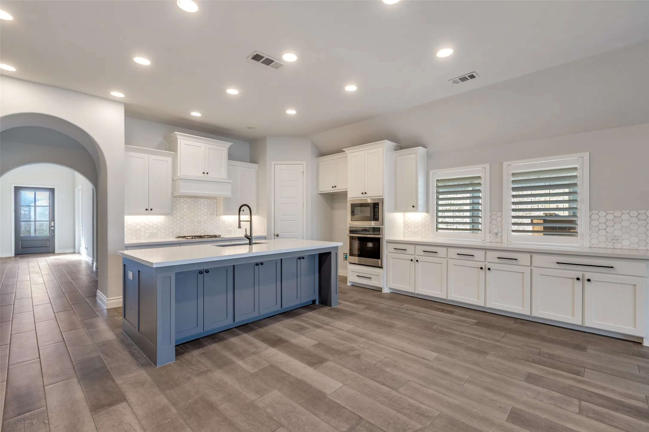 Single Family Residence For Sale in Collin County , 2632 War Admiral Street, Celina, Texas 75009, 4 Bedroom, 3 Bathroom, 2 Garage spaces, 2,503 Sqft, built in 2021, Preowned, mls#21138989, Real Estate Agent in Celina, Homes For Sale in Collin county, Homes For Sale in Celina, Realtor in Celina Texas, Real Estate Brokerage Independent Realty Texas, Luminita Cordes Realtor