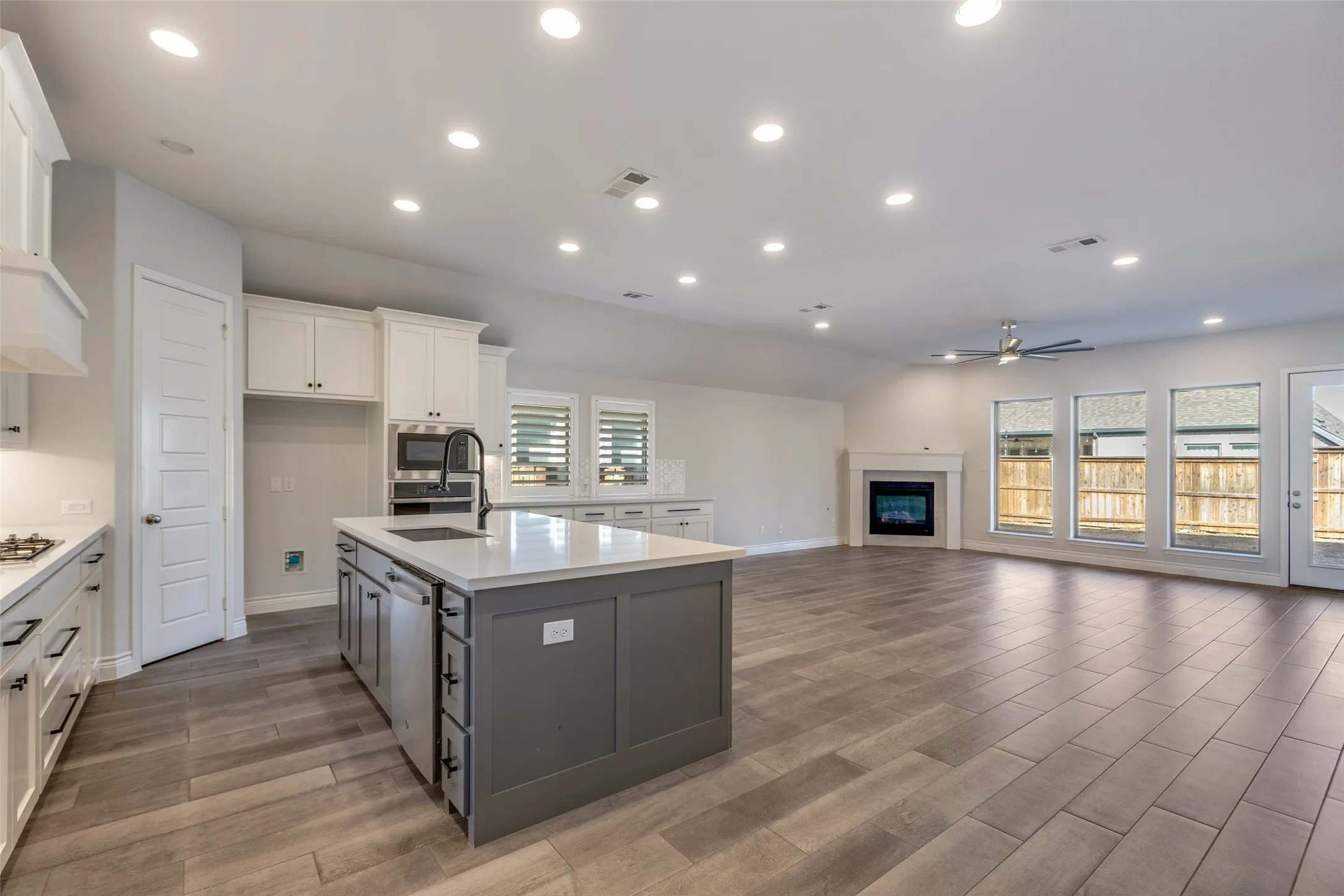 Single Family Residence For Sale in Collin County , 2632 War Admiral Street, Celina, Texas 75009, 4 Bedroom, 3 Bathroom, 2 Garage spaces, 2,503 Sqft, built in 2021, Preowned, mls#21138989, Real Estate Agent in Celina, Homes For Sale in Collin county, Homes For Sale in Celina, Realtor in Celina Texas, Real Estate Brokerage Independent Realty Texas, Luminita Cordes Realtor